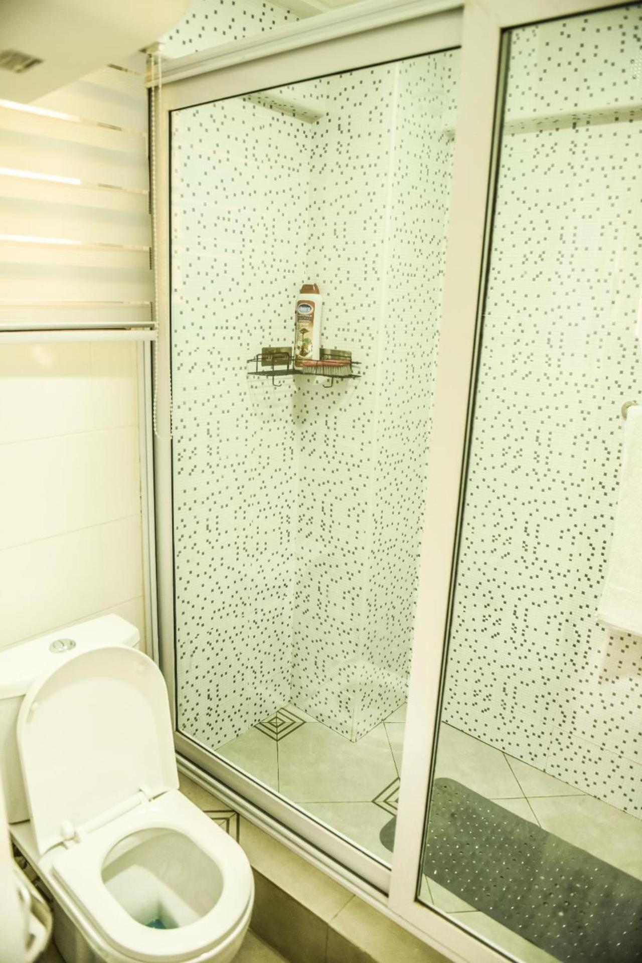 1 Bed Apartment Sleeps 2 -Free Parking - Tv & WiFi