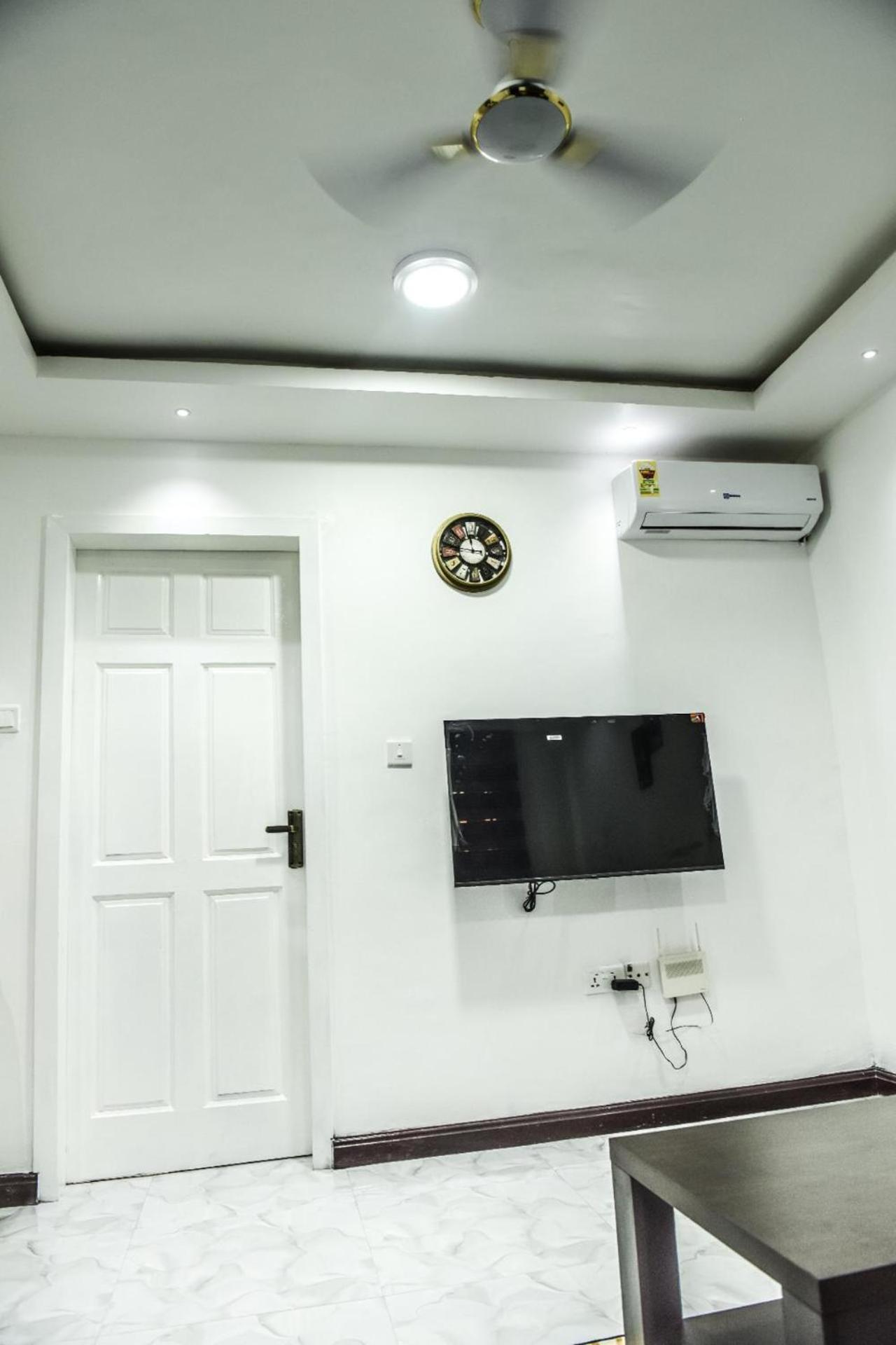 1 Bed Apartment Sleeps 2 -Free Parking - Tv & WiFi