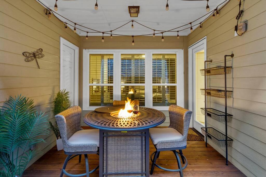 Restaurants, Bars, Lake & Trails near DFW Airport