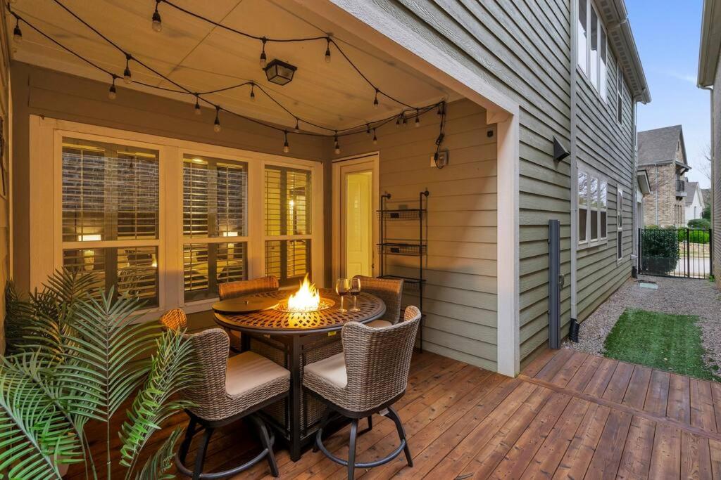 Restaurants, Bars, Lake & Trails near DFW Airport