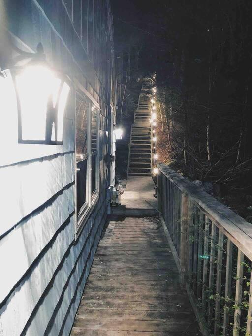 Private Lakefront Escape - Swim, Sip Wine & Stargaze