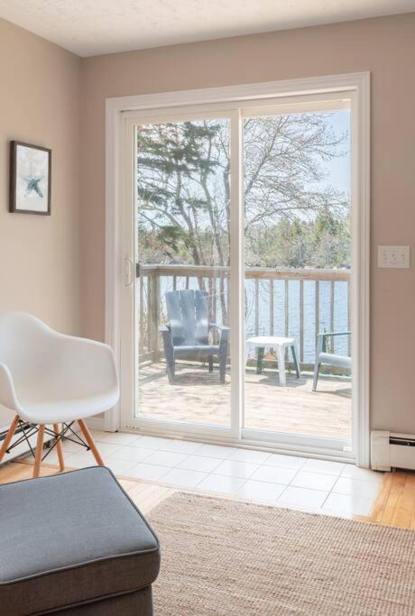Private Lakefront Escape - Swim, Sip Wine & Stargaze