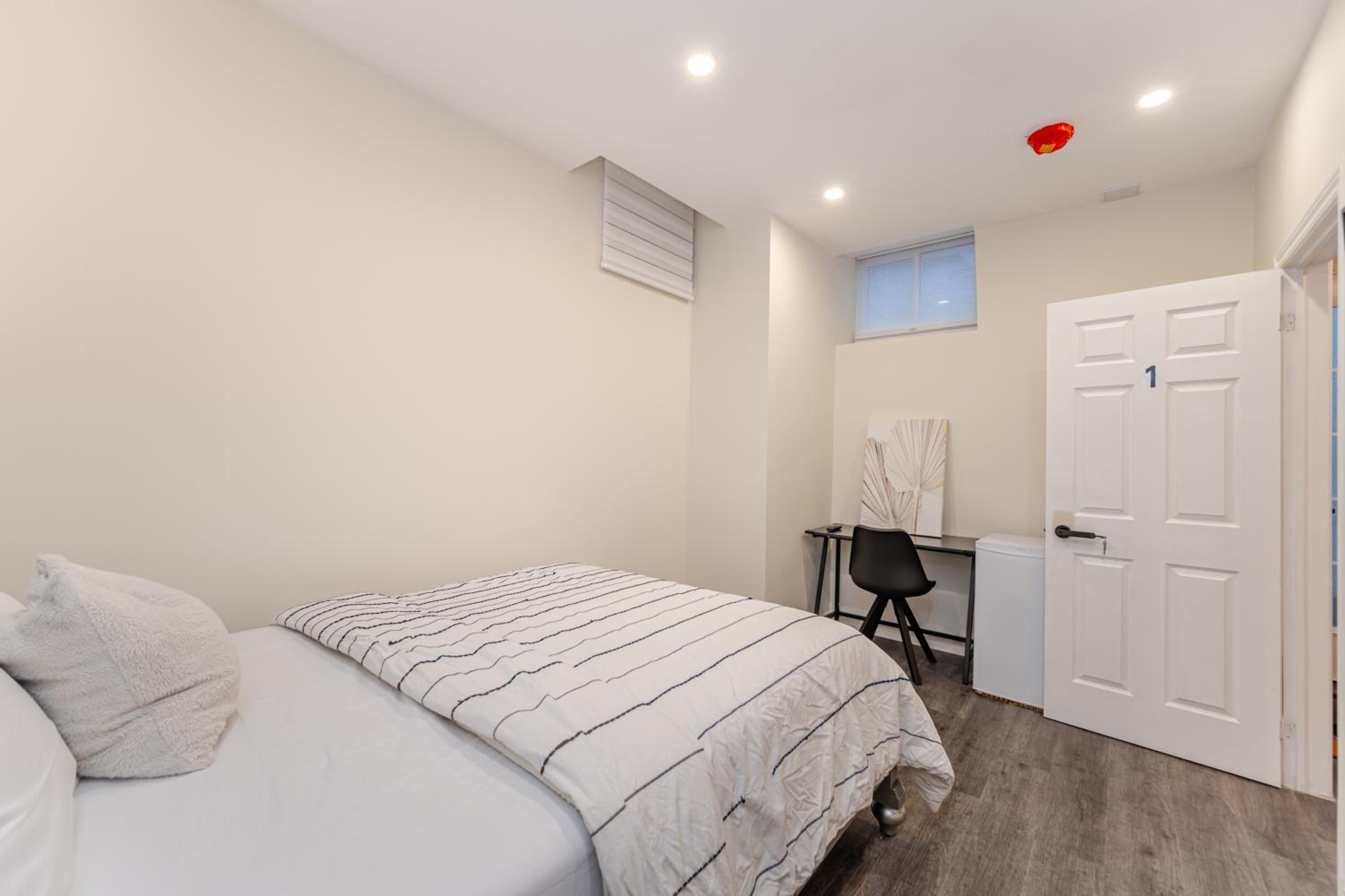 Toronto Vacations - Private basement bedrooms in Oakville - Property Image 2