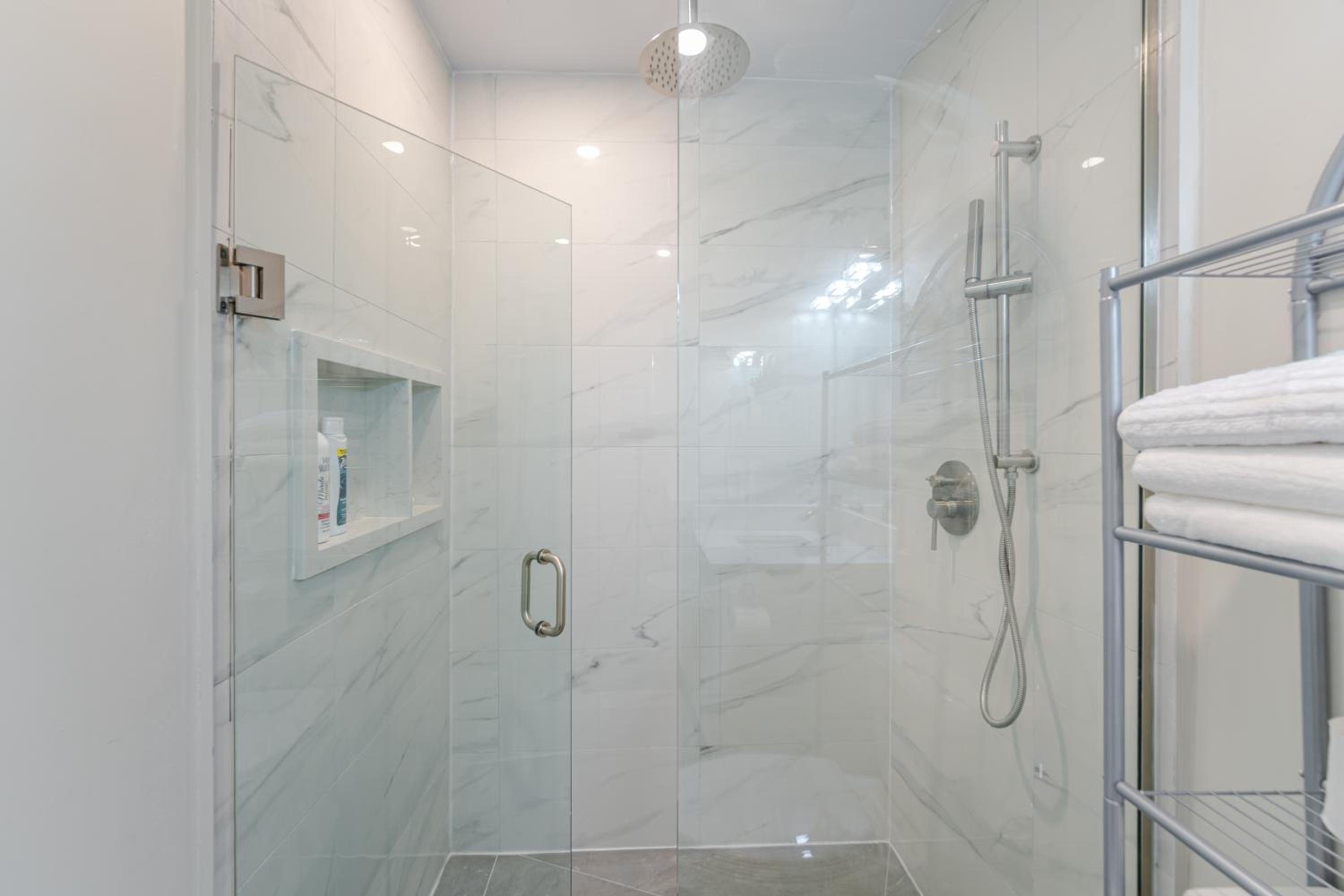 Private basement bedrooms in Oakville - Property Image 3