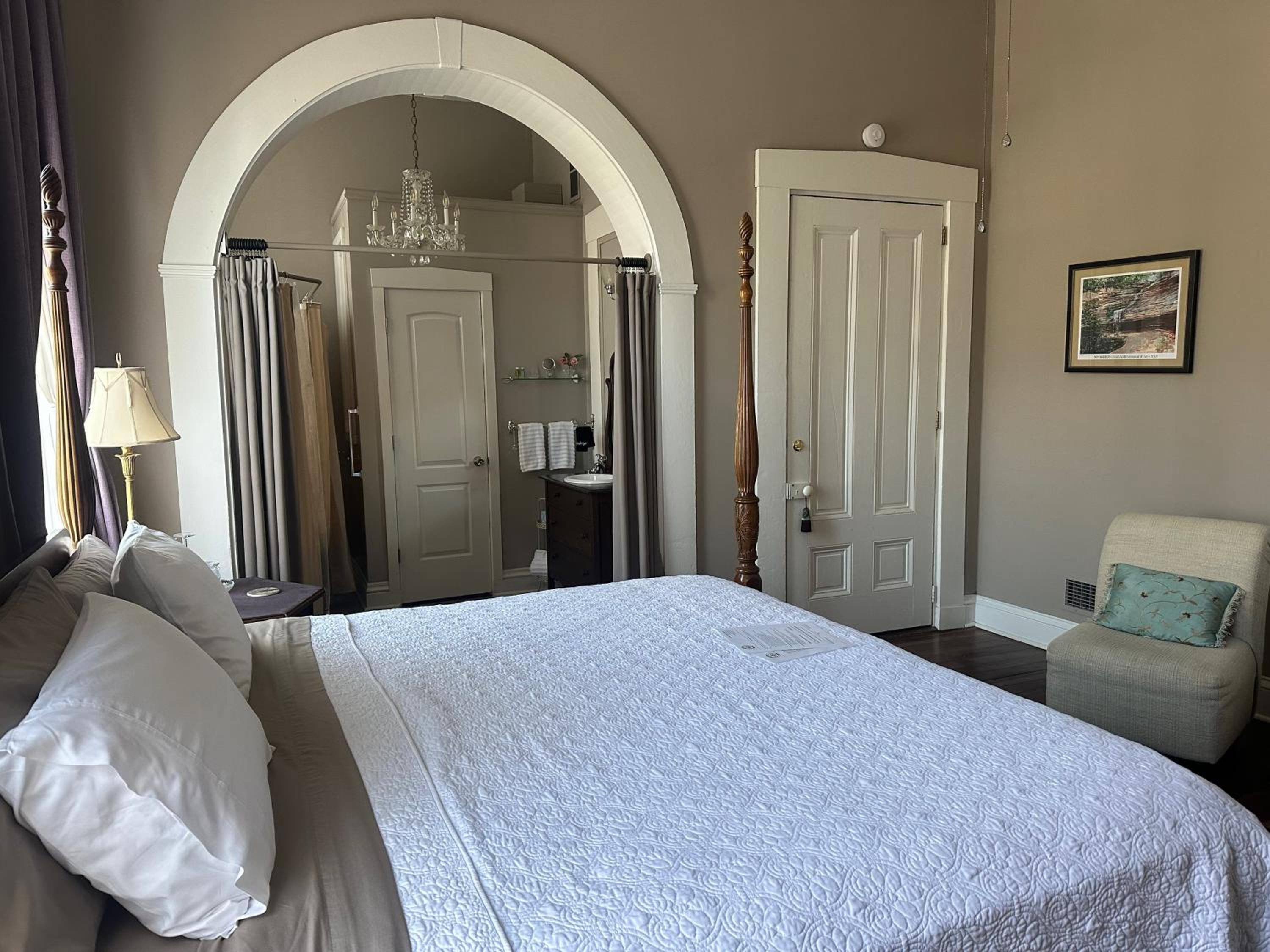 Iron Gate Inn