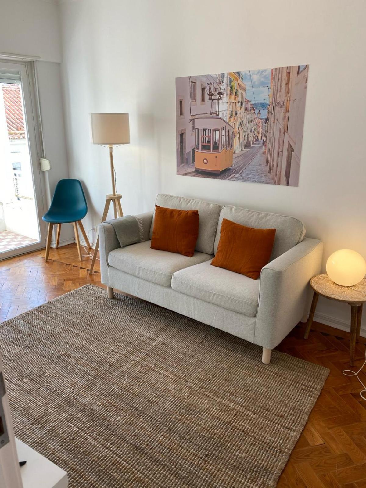 Sunny apartment with a balcony view 3