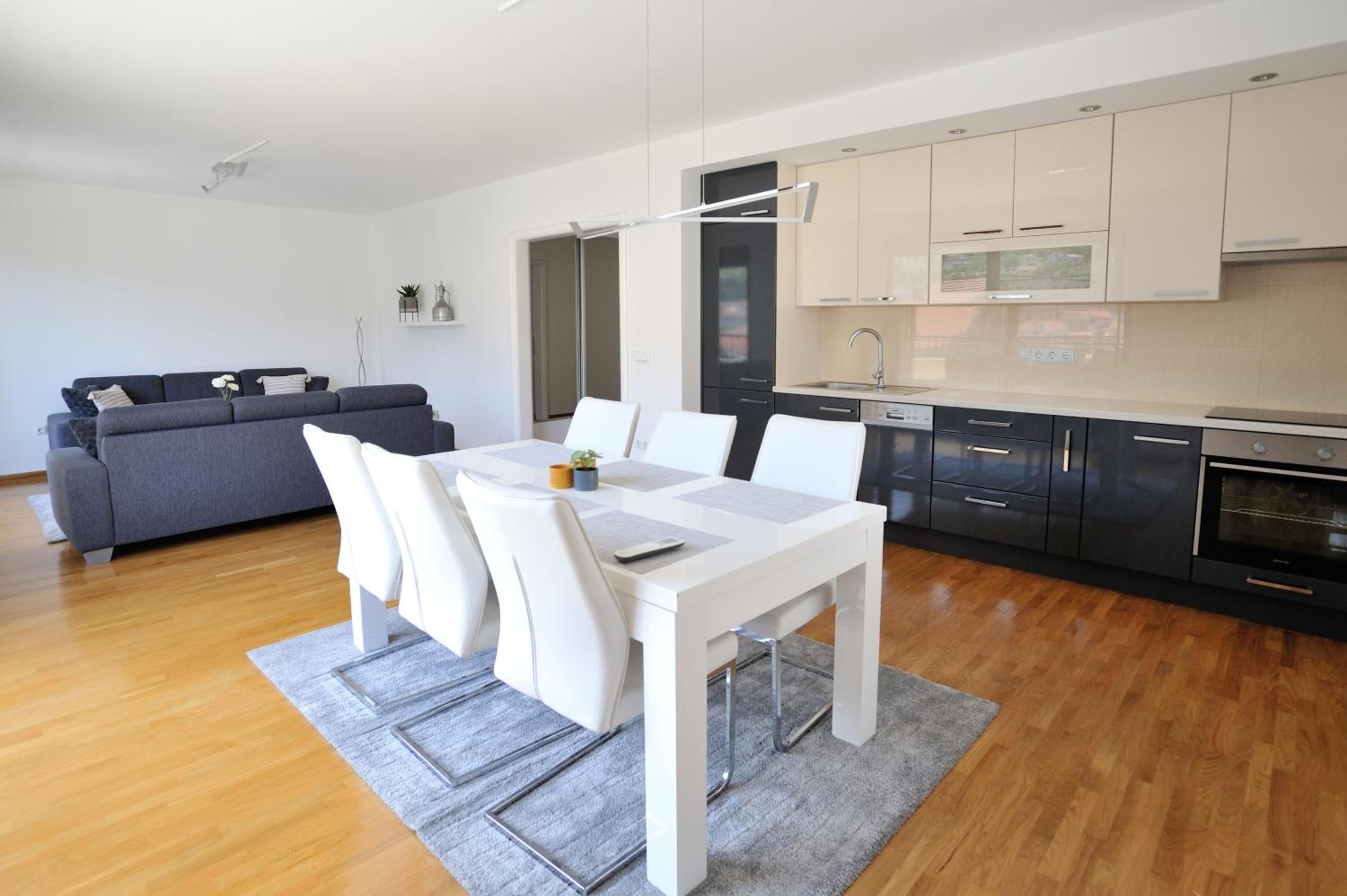 Captain's Luxury Apartments