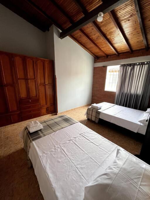 Casa amplia, en lugar tranquilo