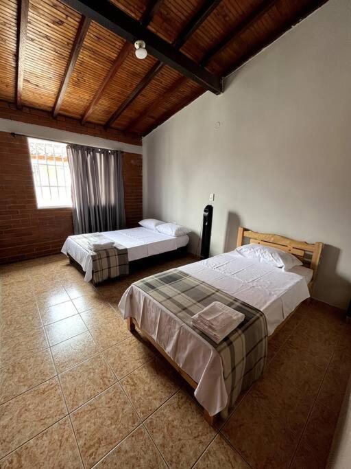 Casa amplia, en lugar tranquilo