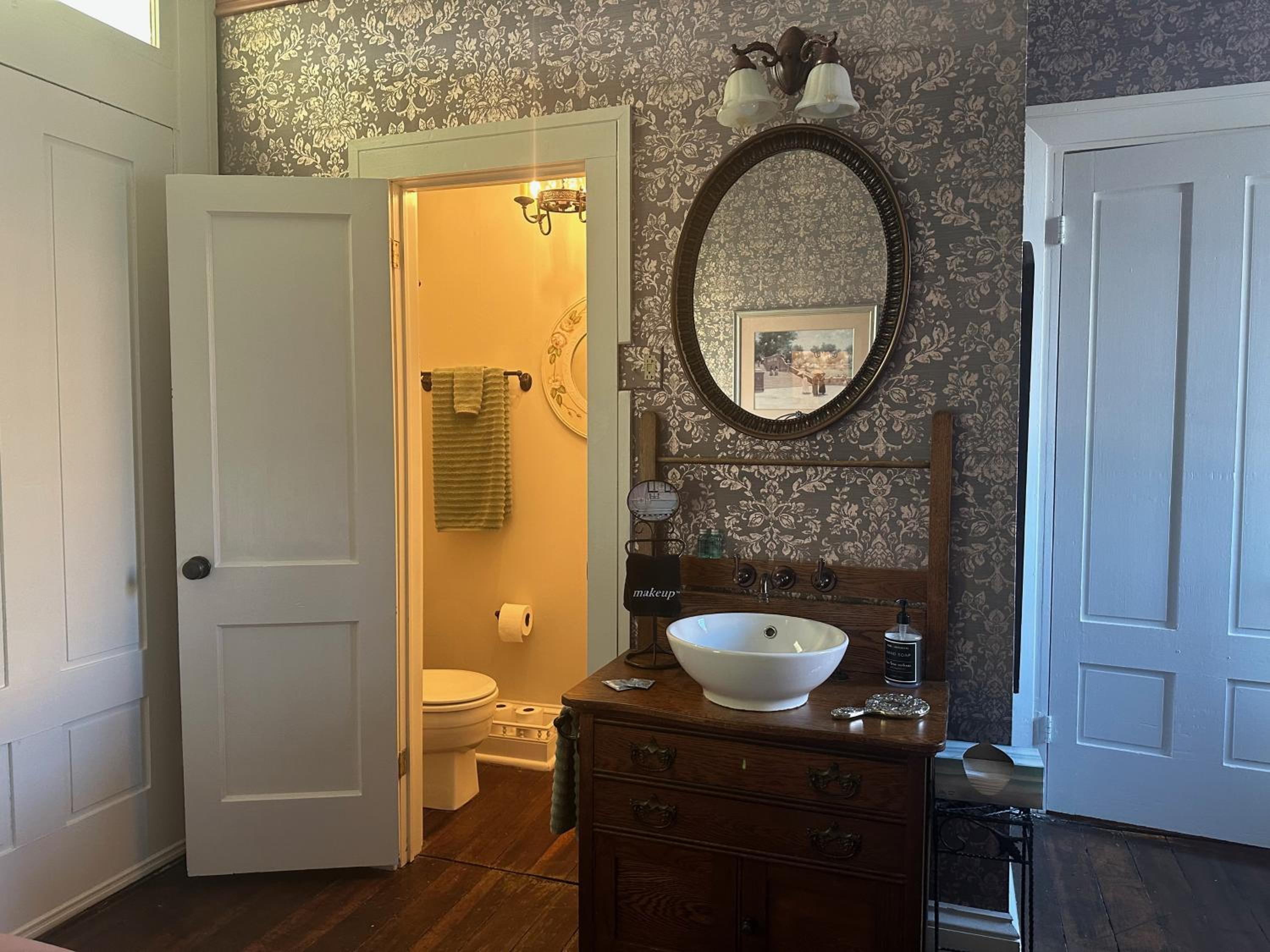 Iron Gate Inn
