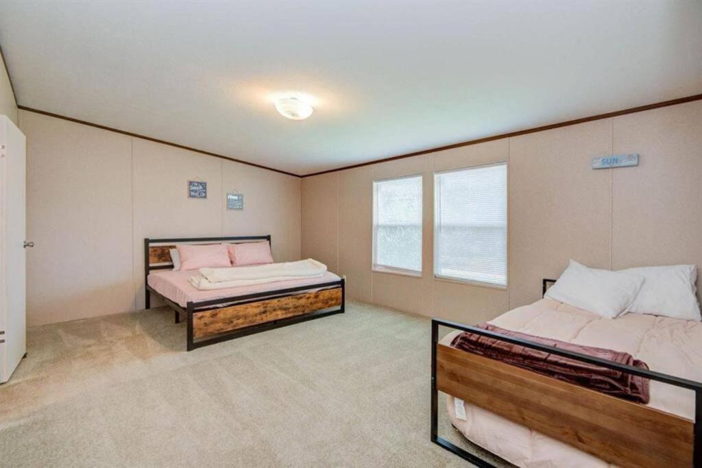 Seaside Serenity - Holiday Home Sleeps 10 view 4
