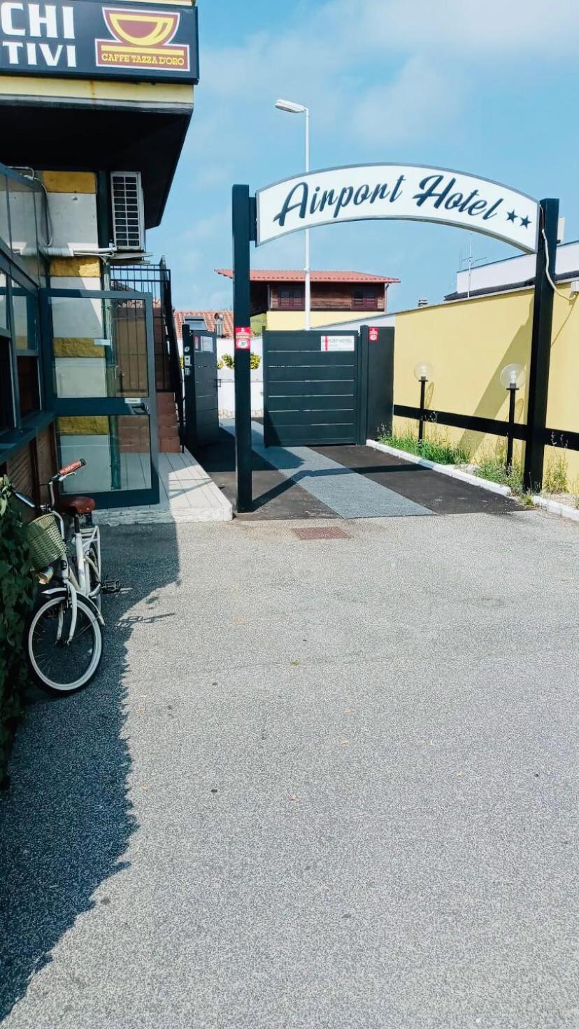 Hotel Airport Hotel - Image 1