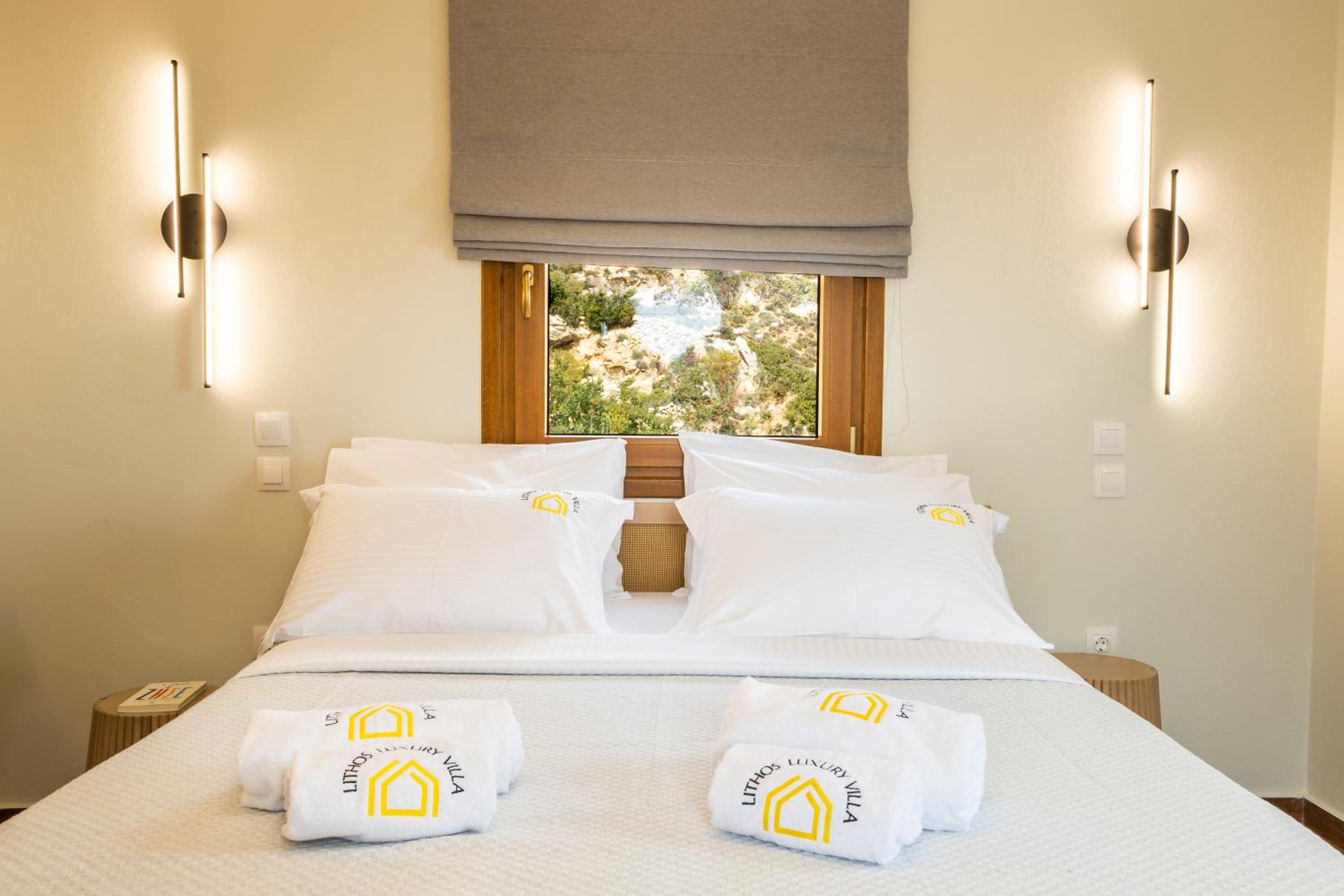 Lithos Luxury Pool Villa photo 3