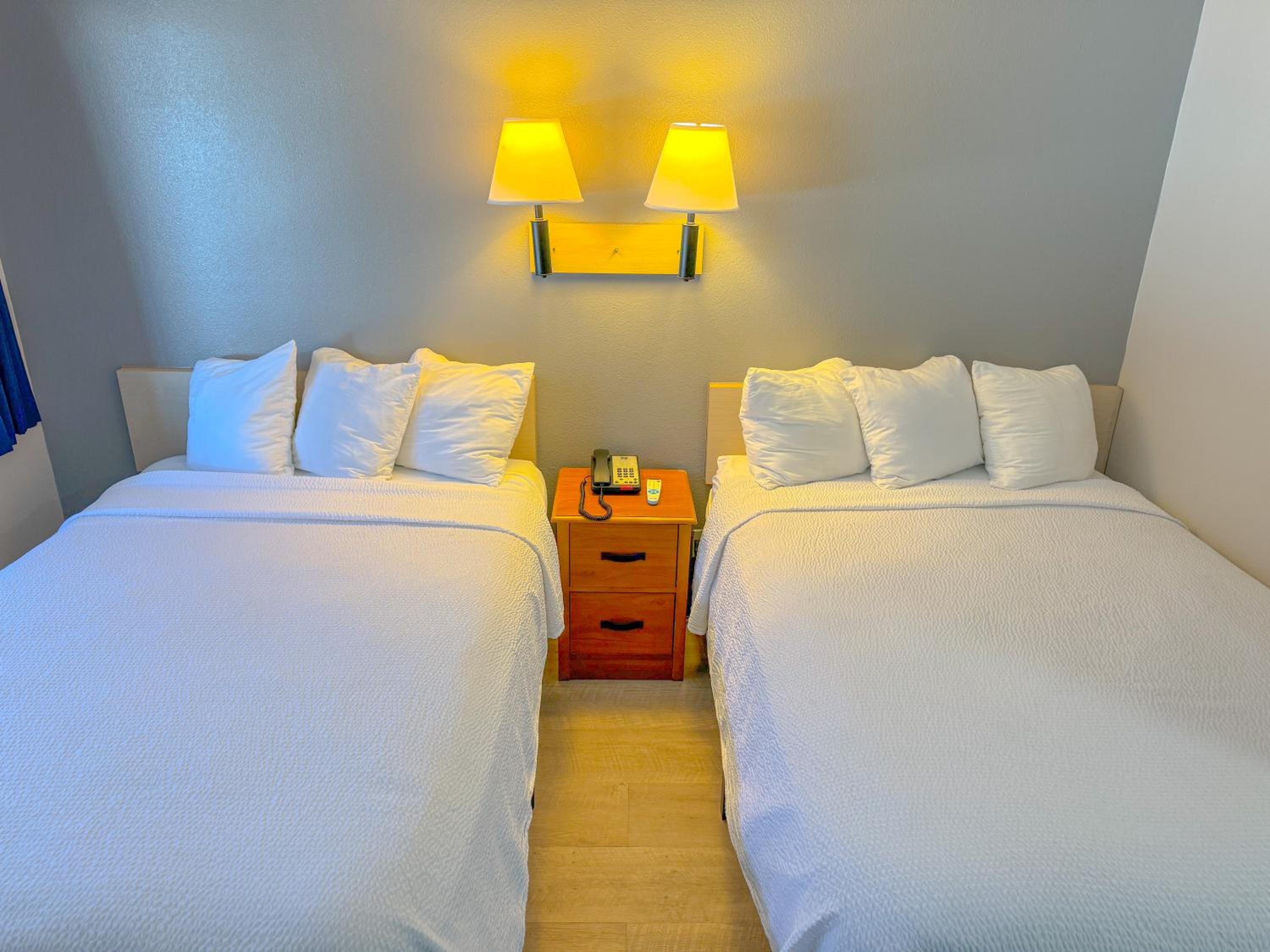 Super 7 Motel