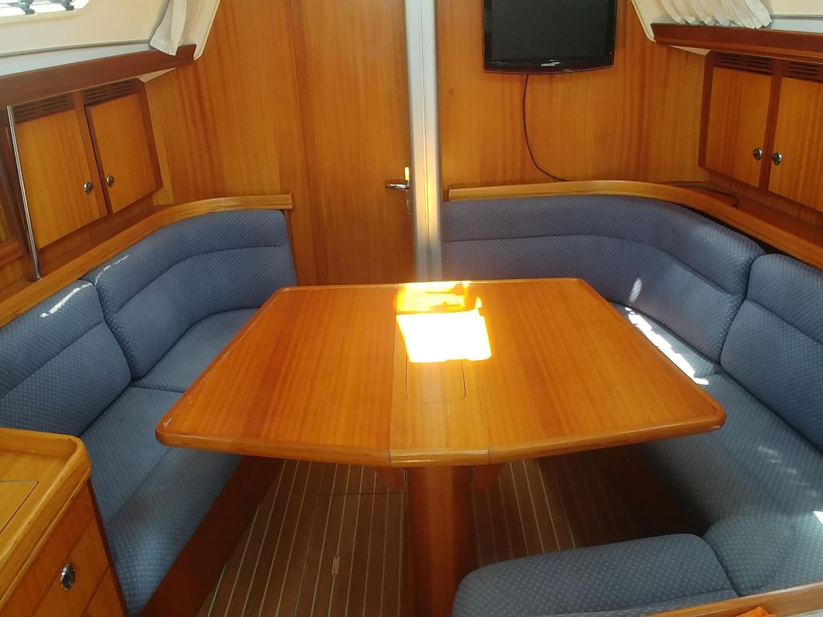 Sleep on a Sailboat in Lisbon a unique stay view 4
