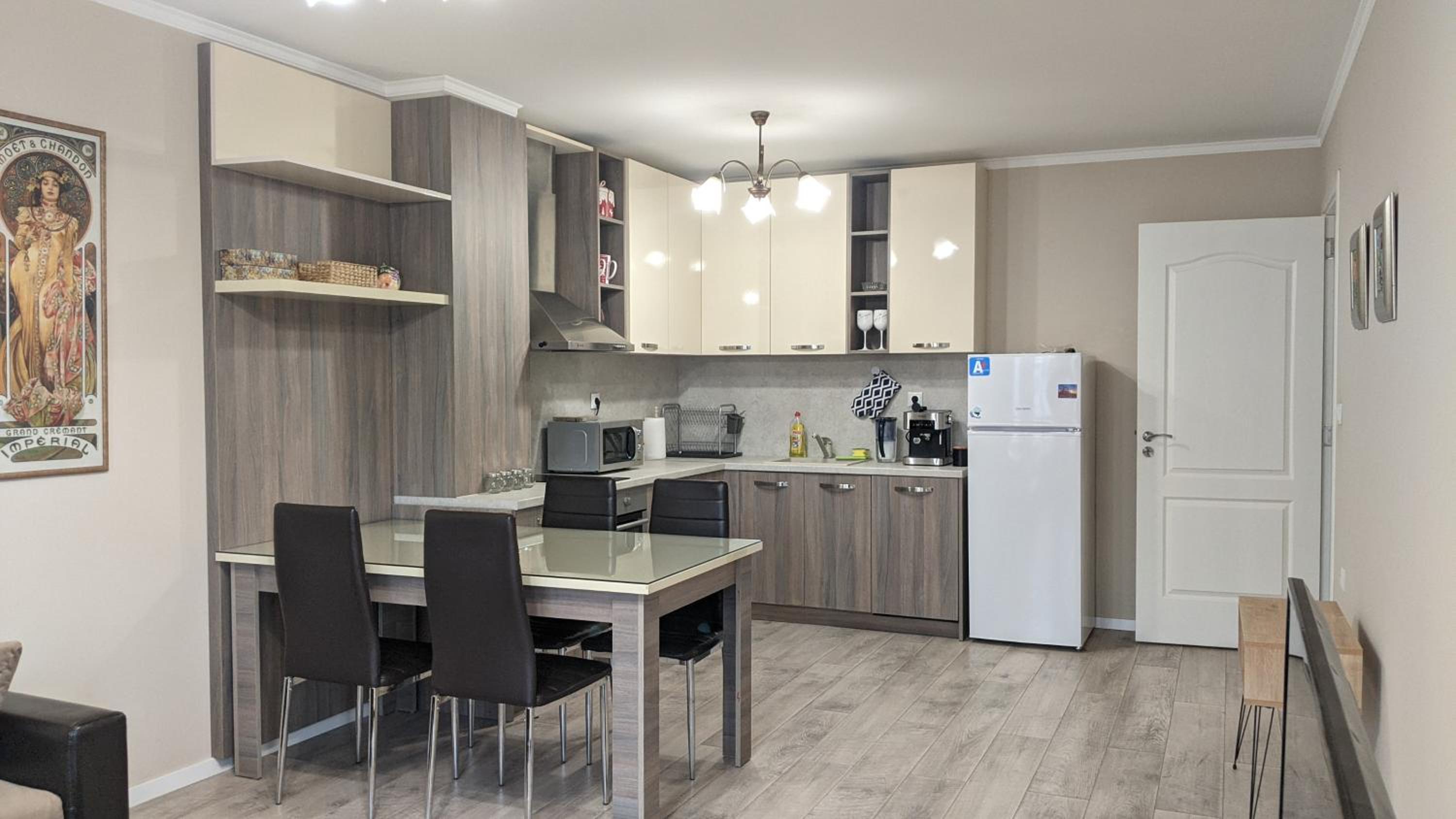 Lux 2 Central Apartment with Garage