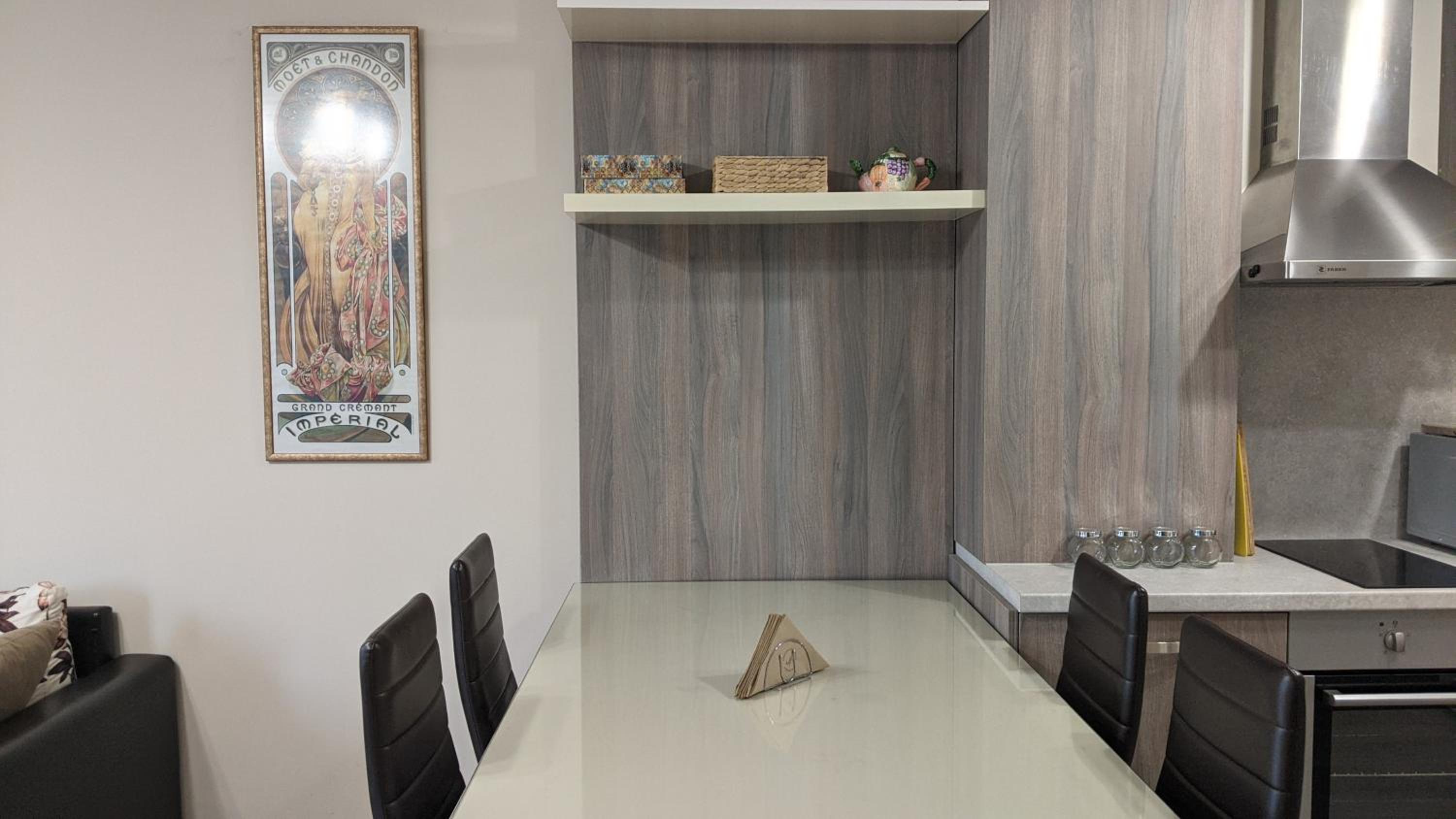 Lux 2 Central Apartment with Garage