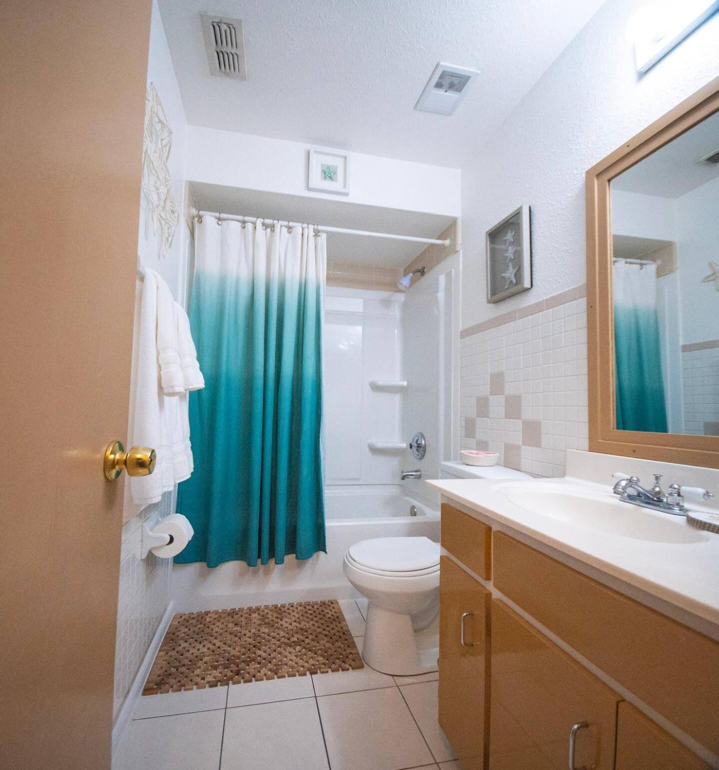 Amazing New Home Short Drive To Orlando & Daytona view 2