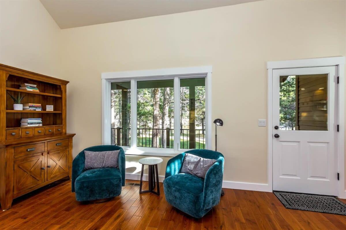 Besson Getaway- 5 min to Village Riverfront