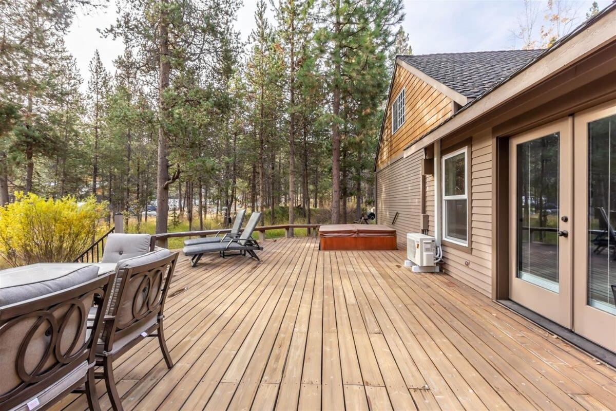Besson Getaway- 5 min to Village Riverfront