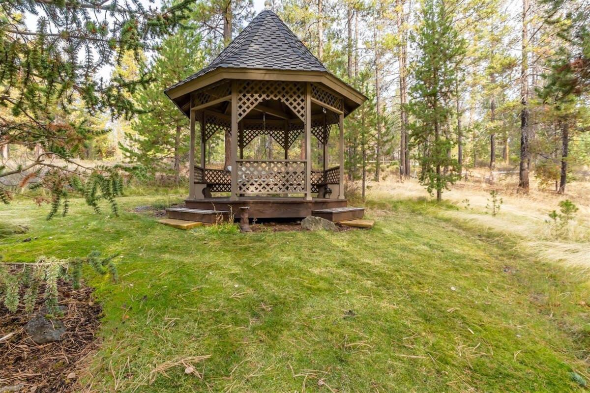 Besson Getaway- 5 min to Village Riverfront