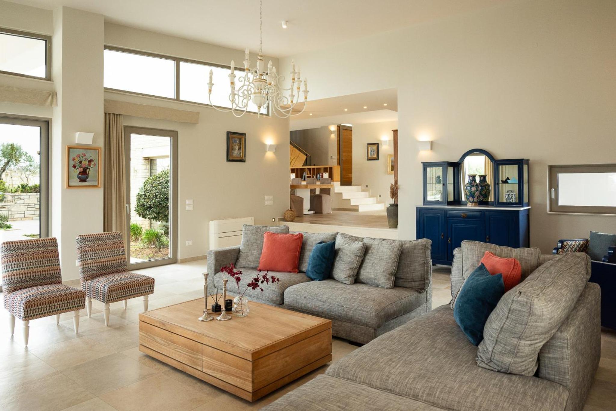 Villa - Sleeps 10 - Pool - Parking - Pool Table