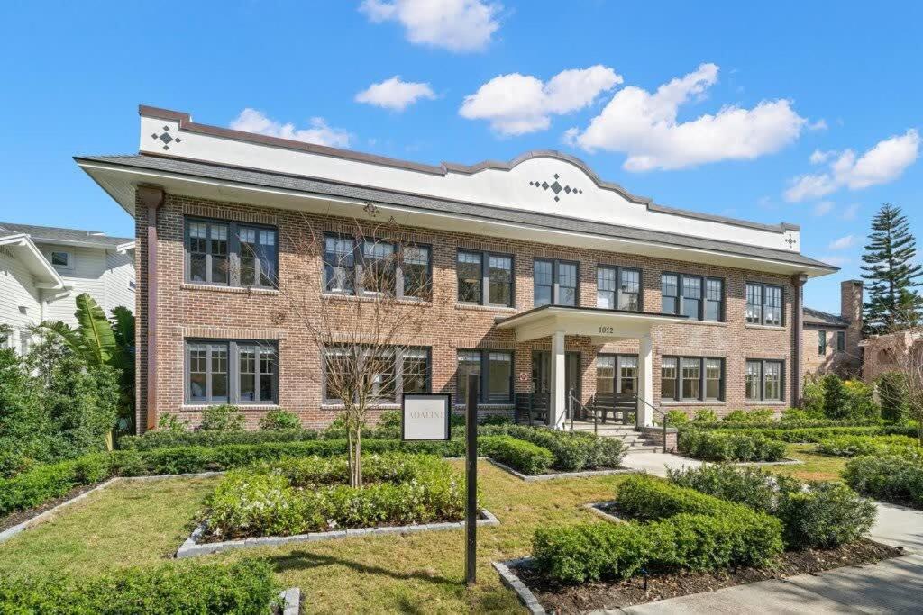 The Adaline Room #6 - Stunning Hyde Park Apartment, 1st Floor, Steps to Bayshore view 5