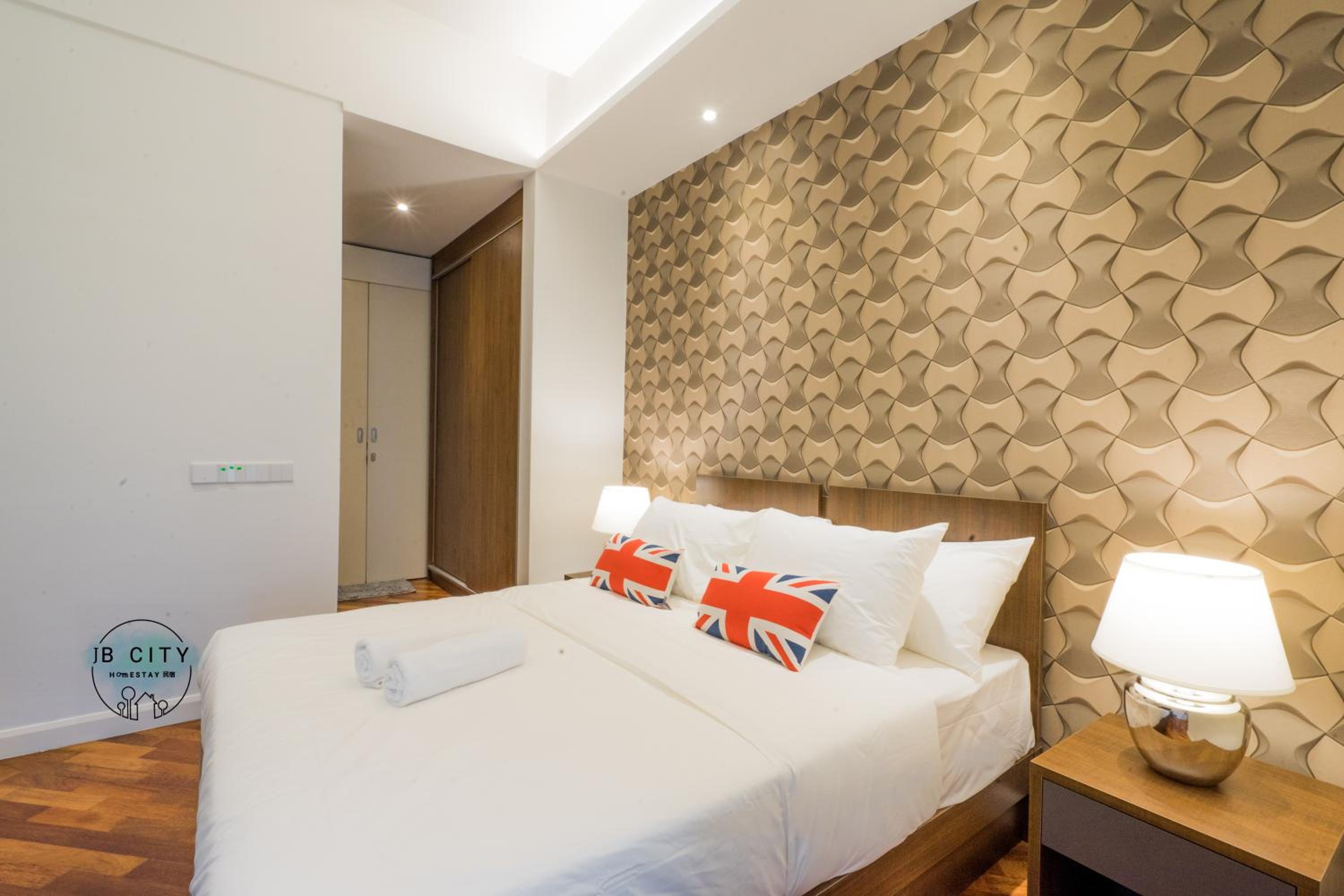 Grand Medini Suites by RR JBcity photo 4