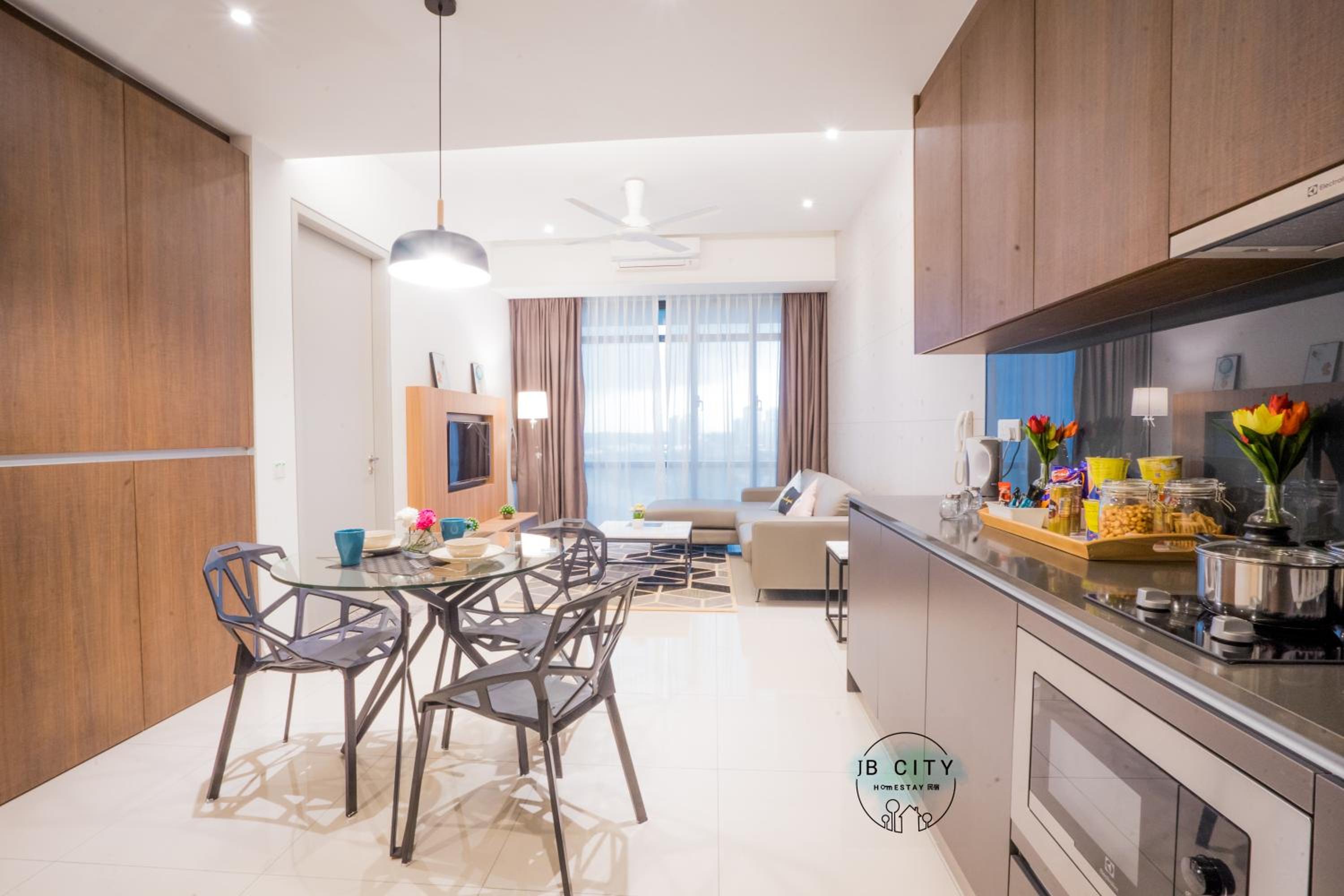 Grand Medini Suites by RR JBcity photo 2