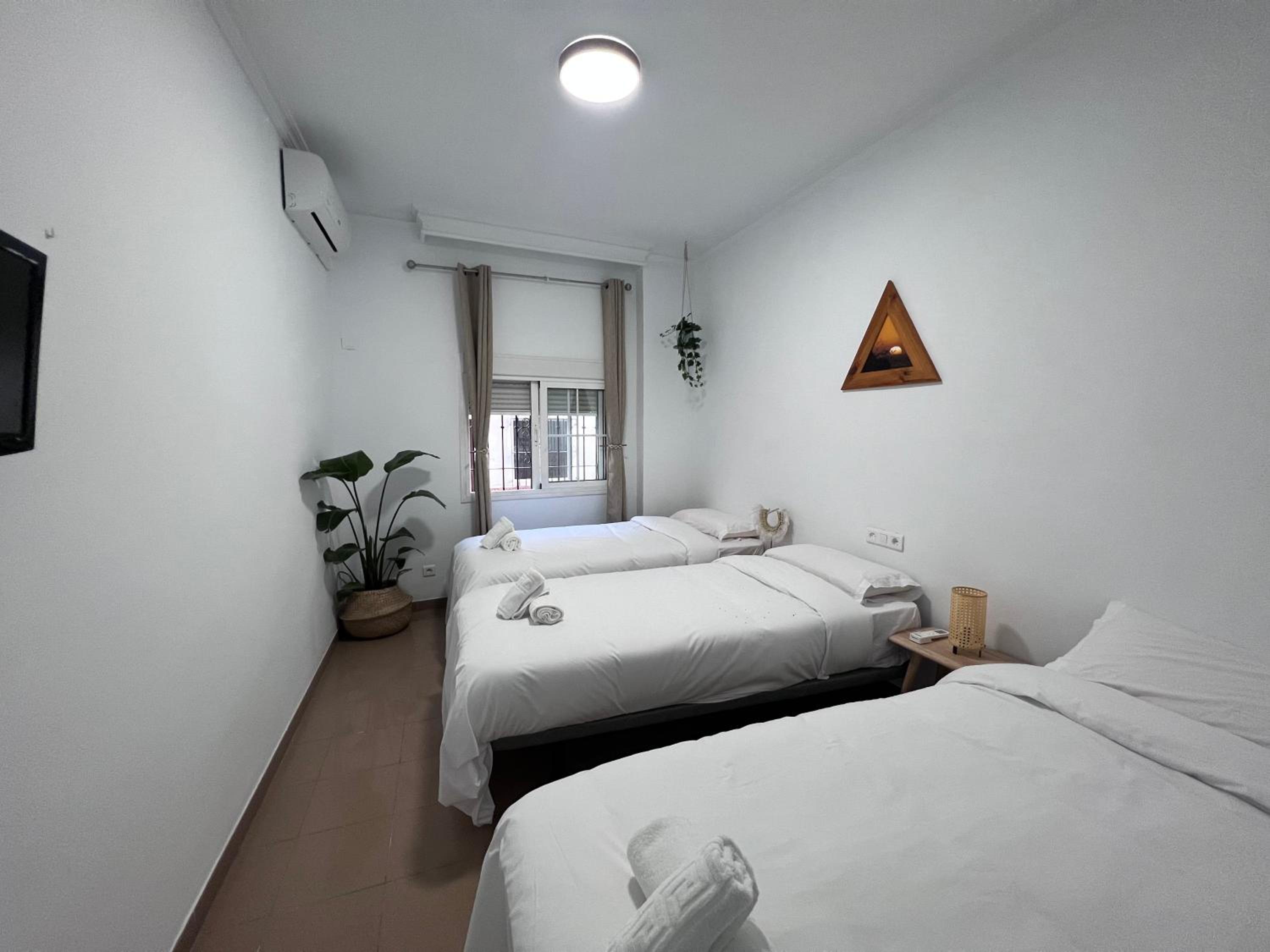 Naim Guest House Nerja