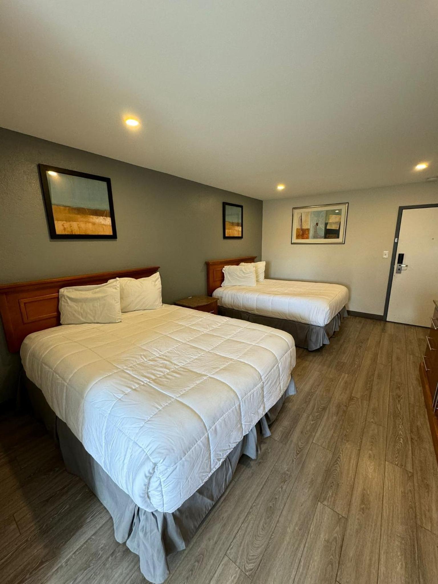 Days Inn by Wyndham Moosic