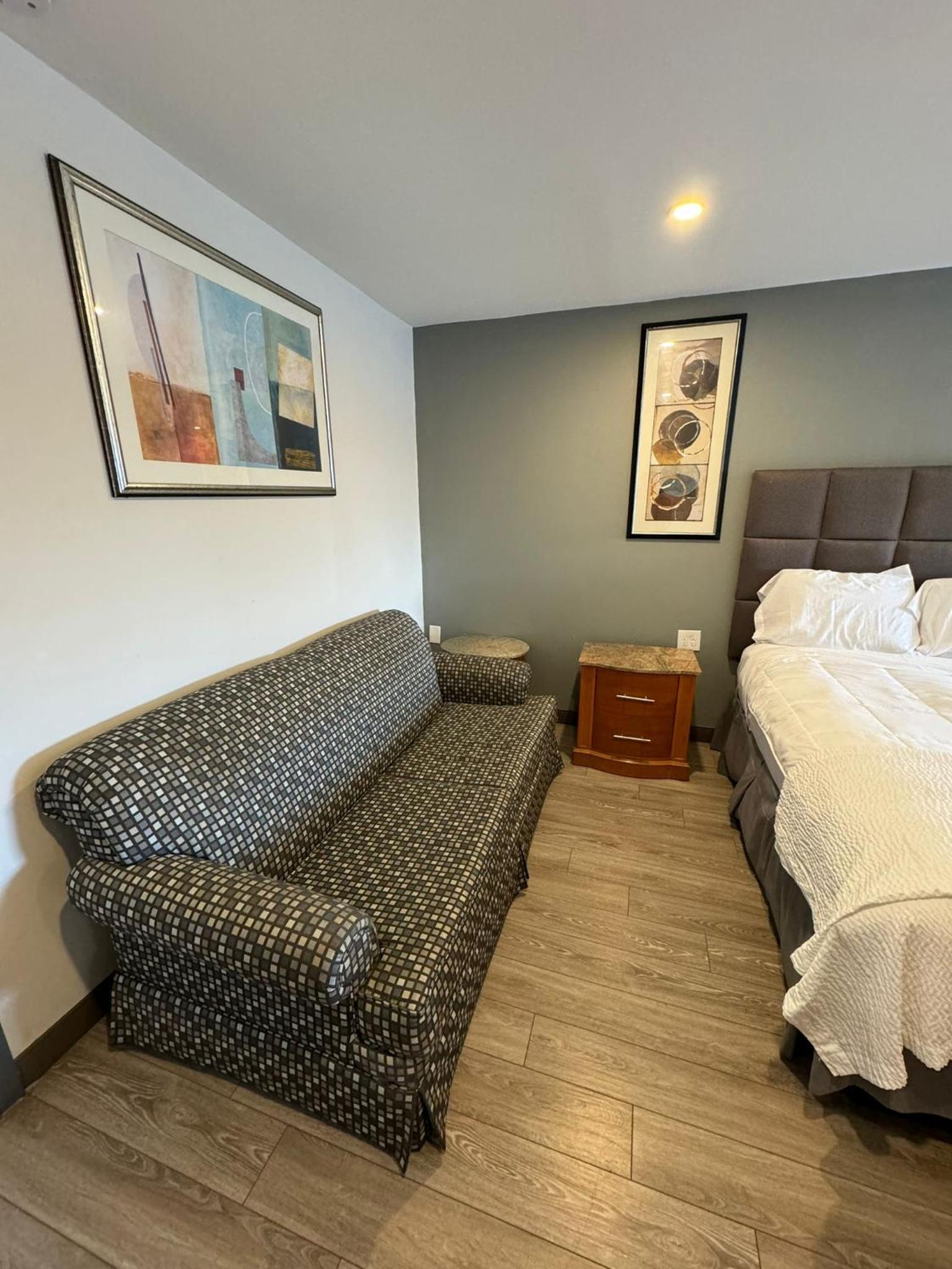Days Inn by Wyndham Moosic