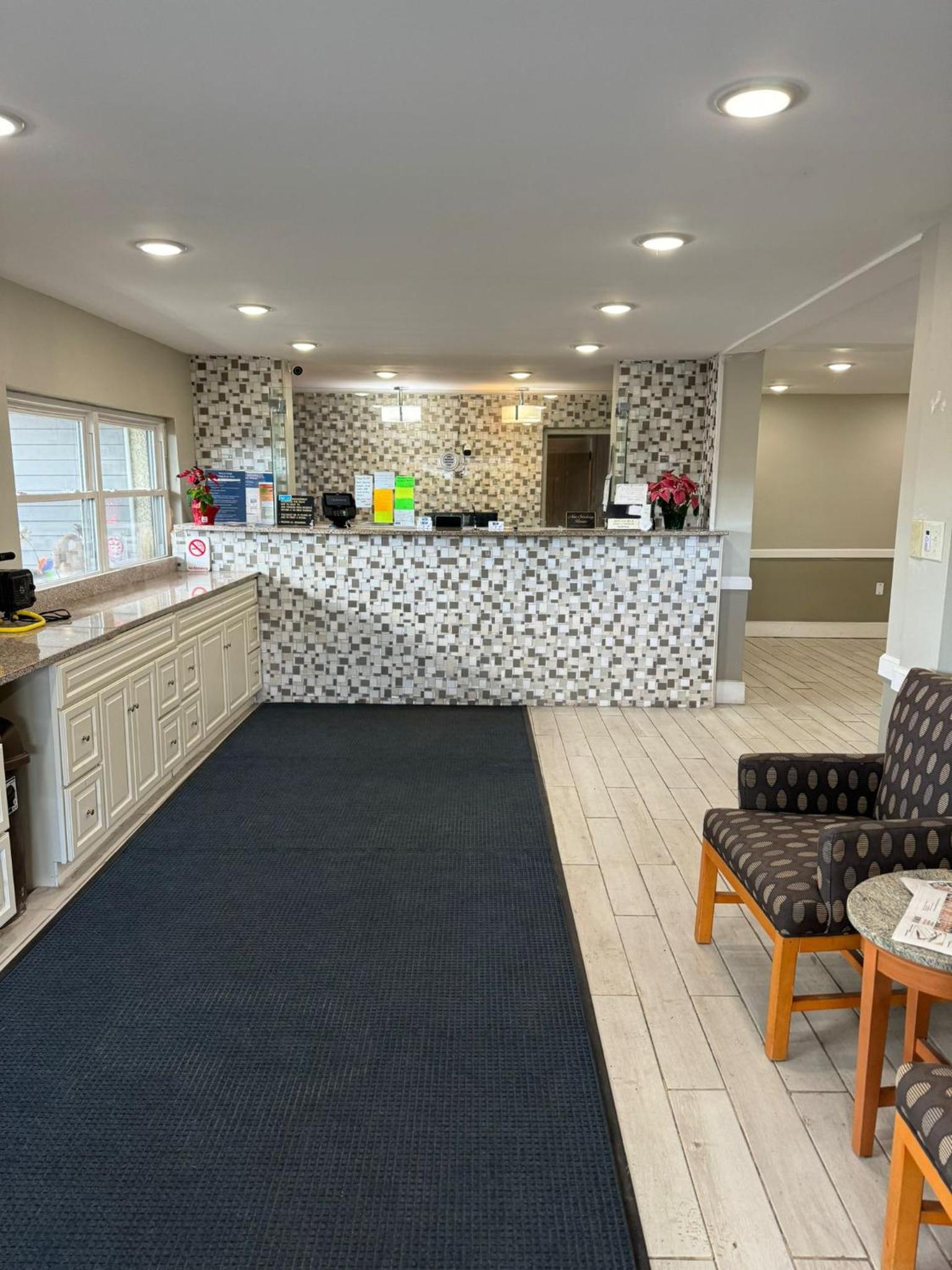 Days Inn by Wyndham Moosic
