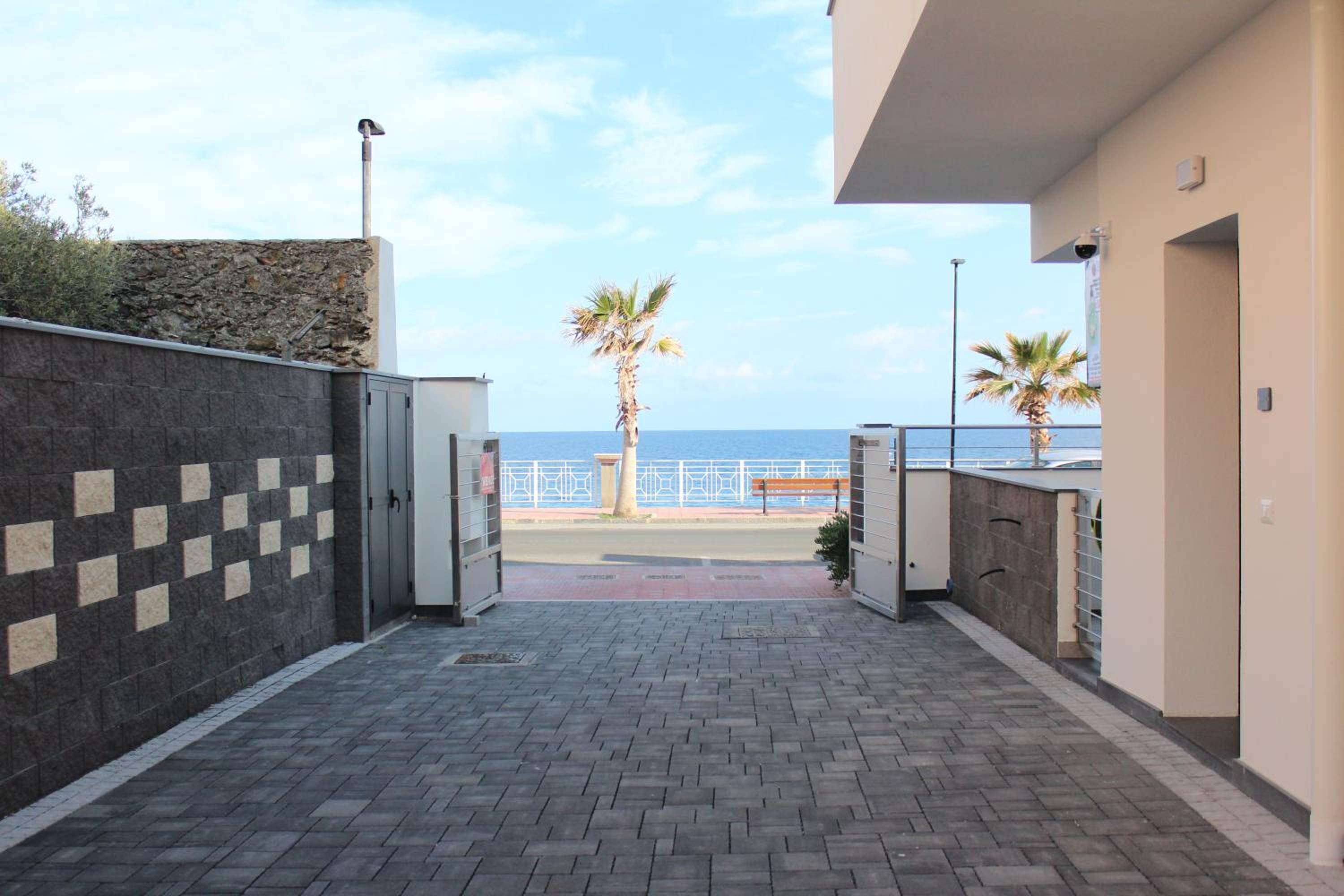 Thetis Apartments
