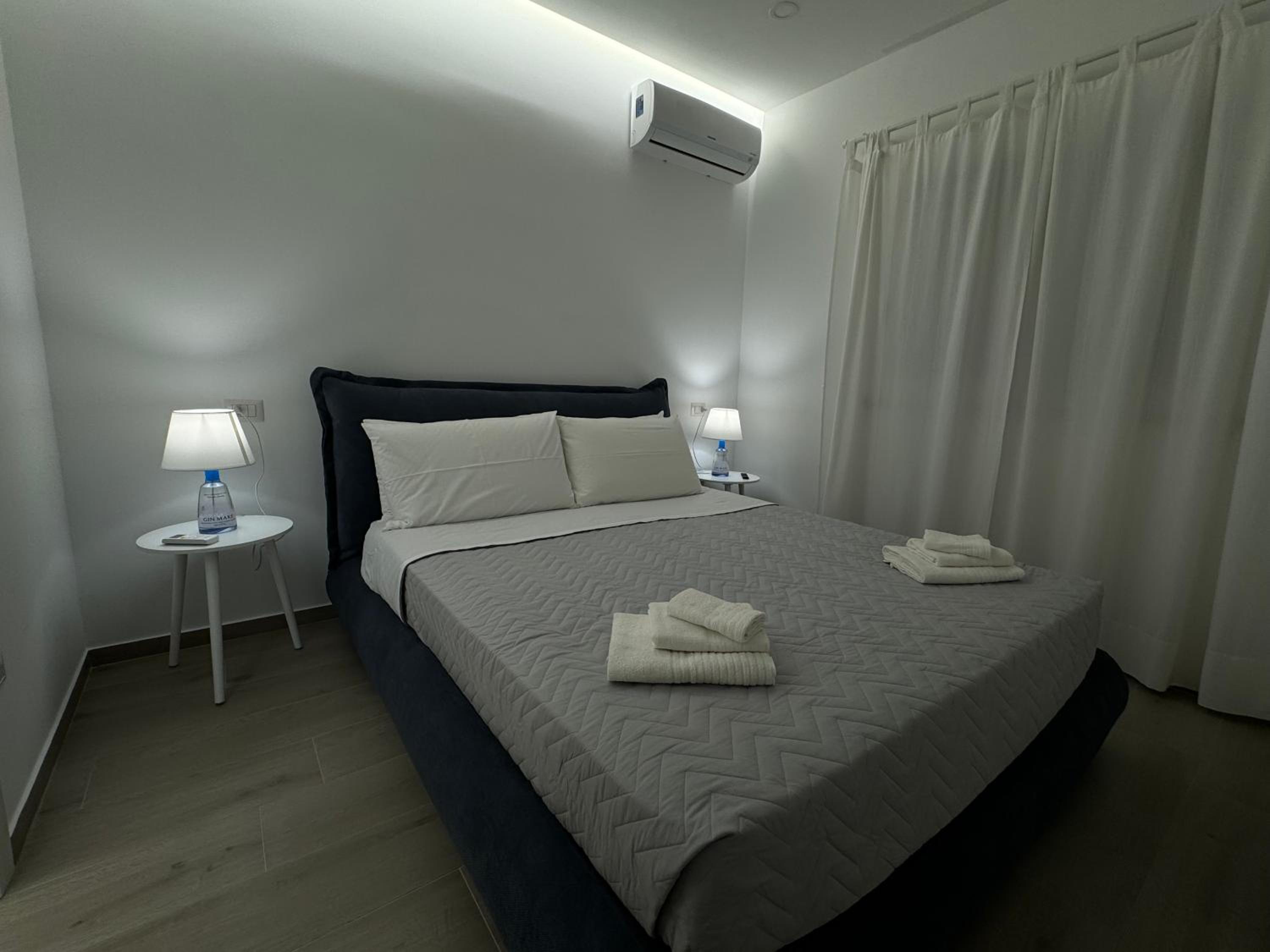 Thetis Apartments