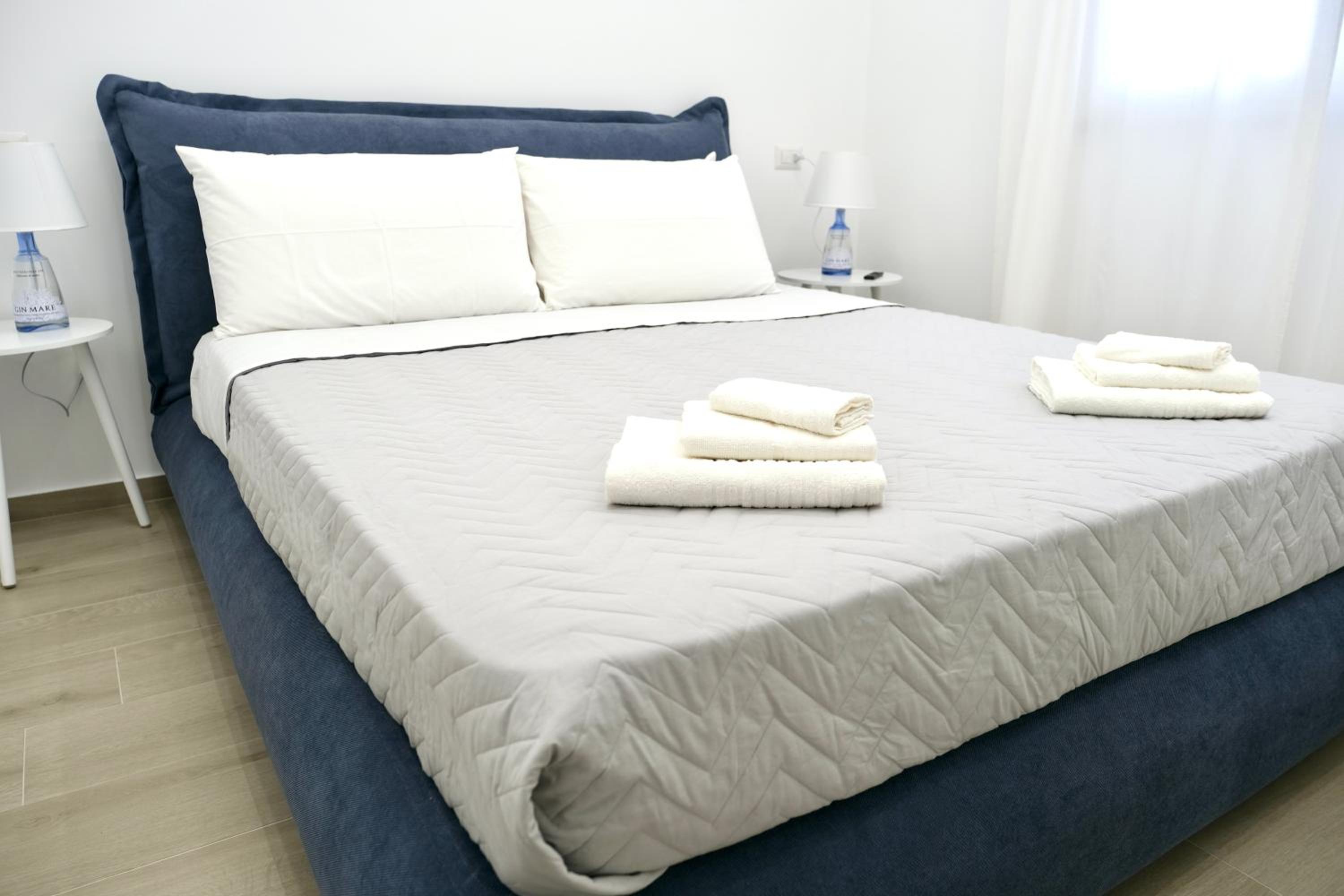 Thetis Apartments