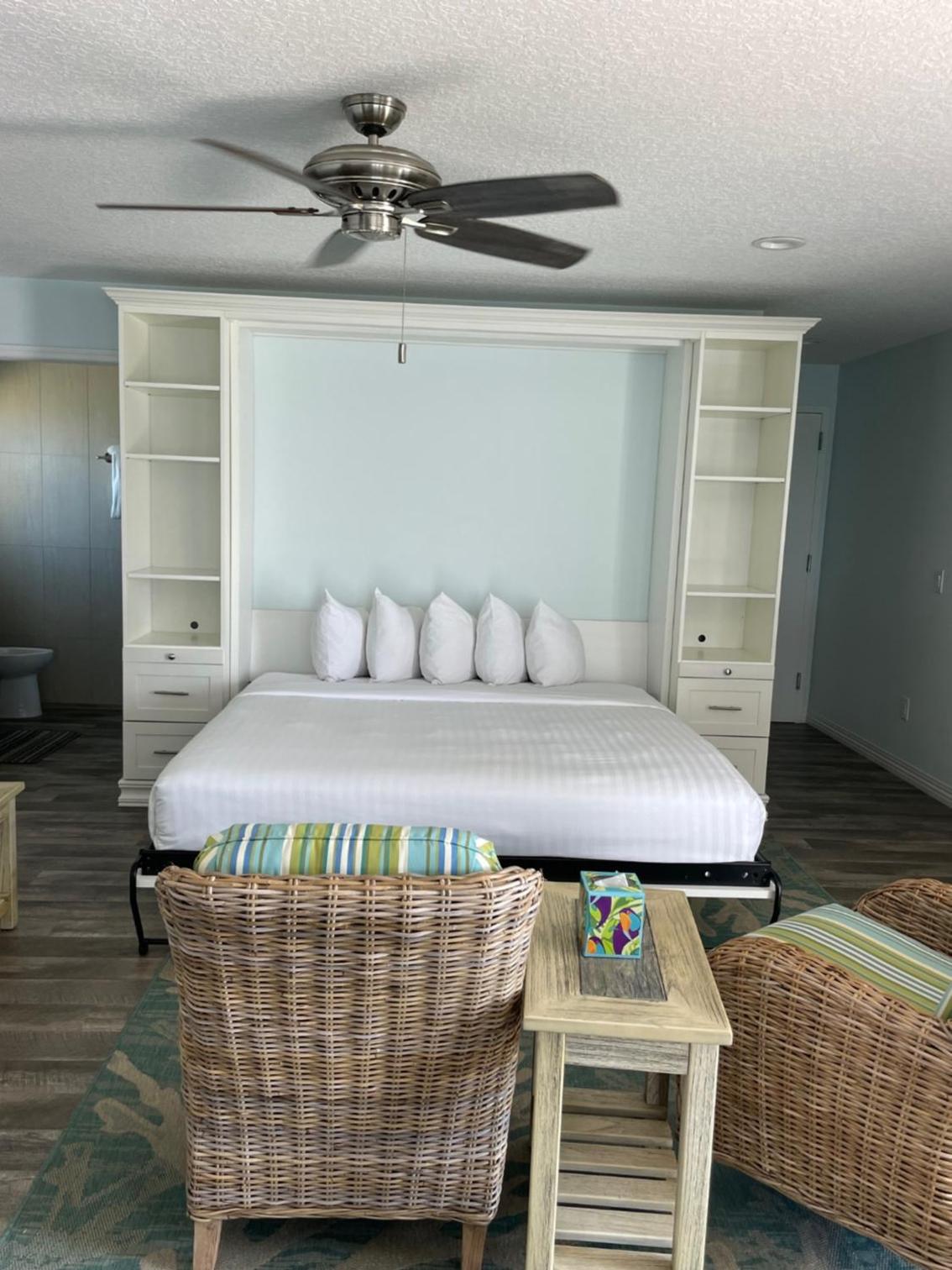 Lost Inn Paradise