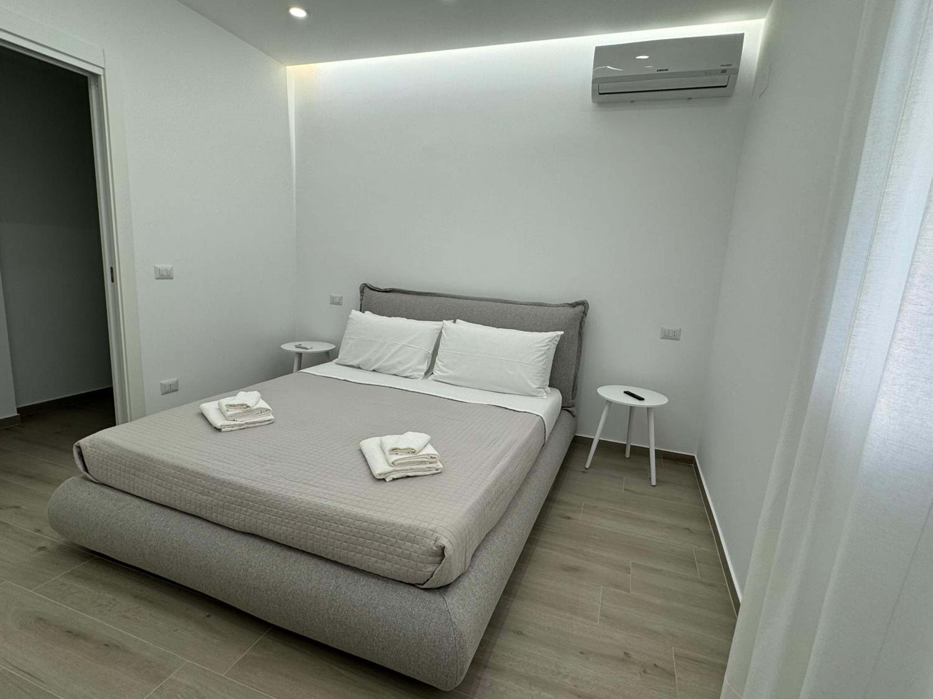 Thetis Apartments