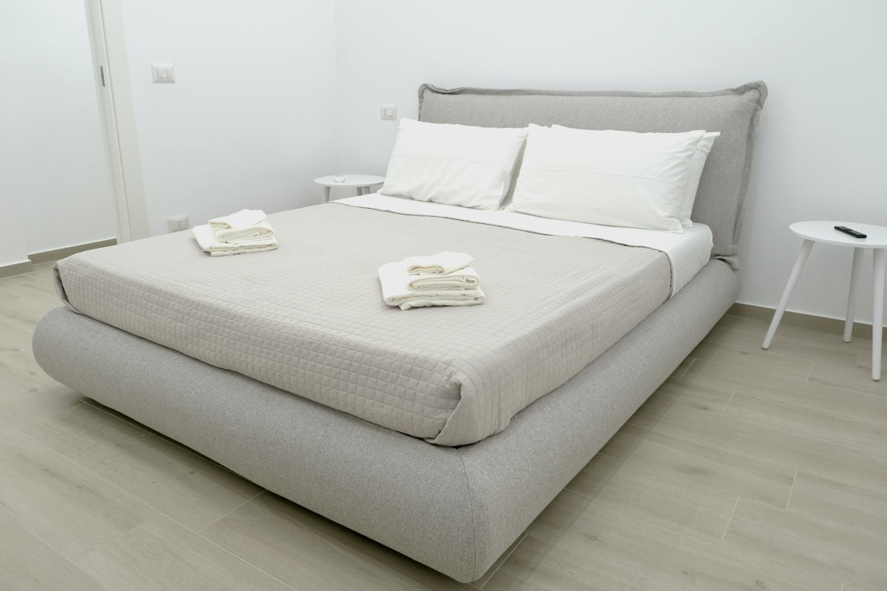 Thetis Apartments