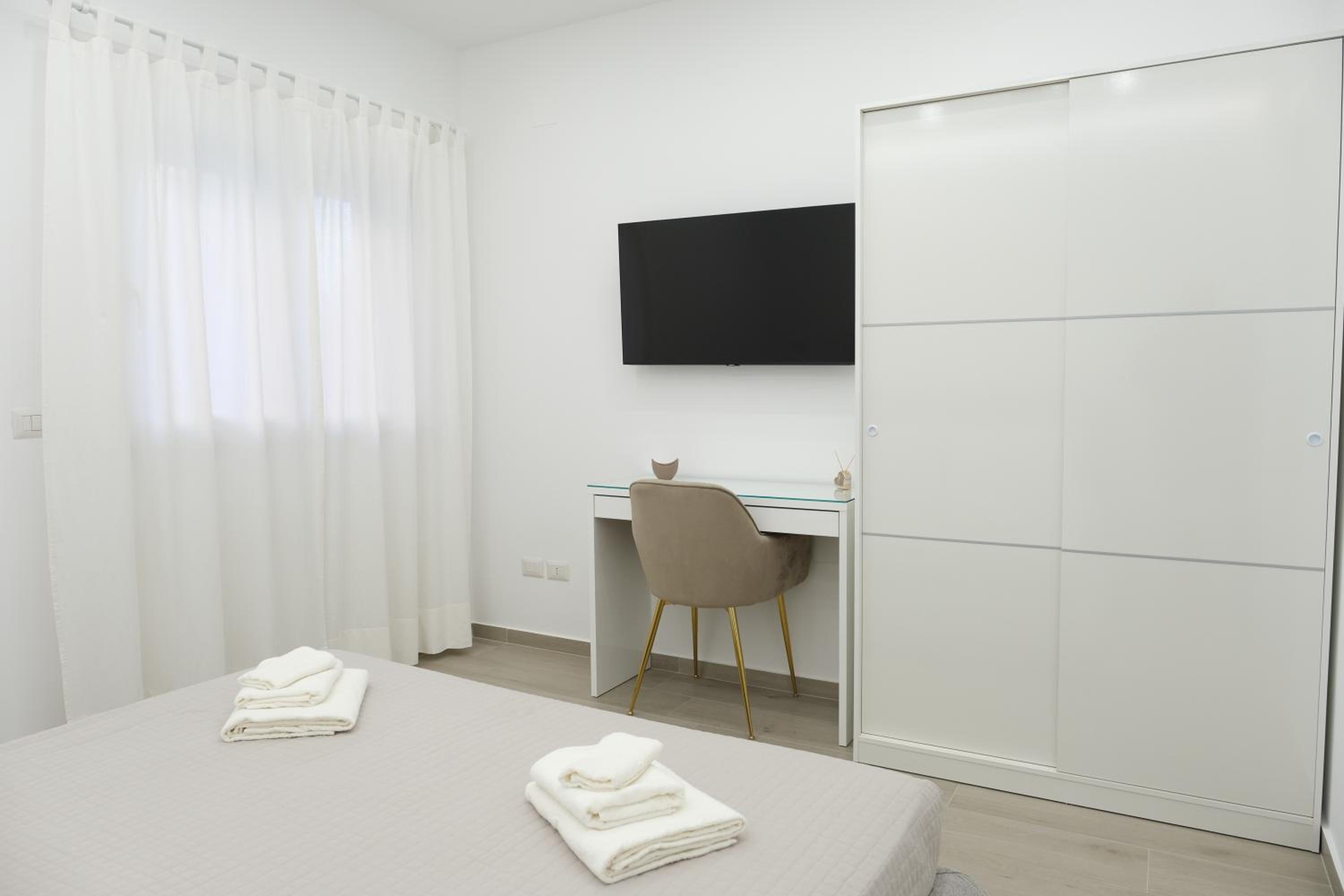 Thetis Apartments