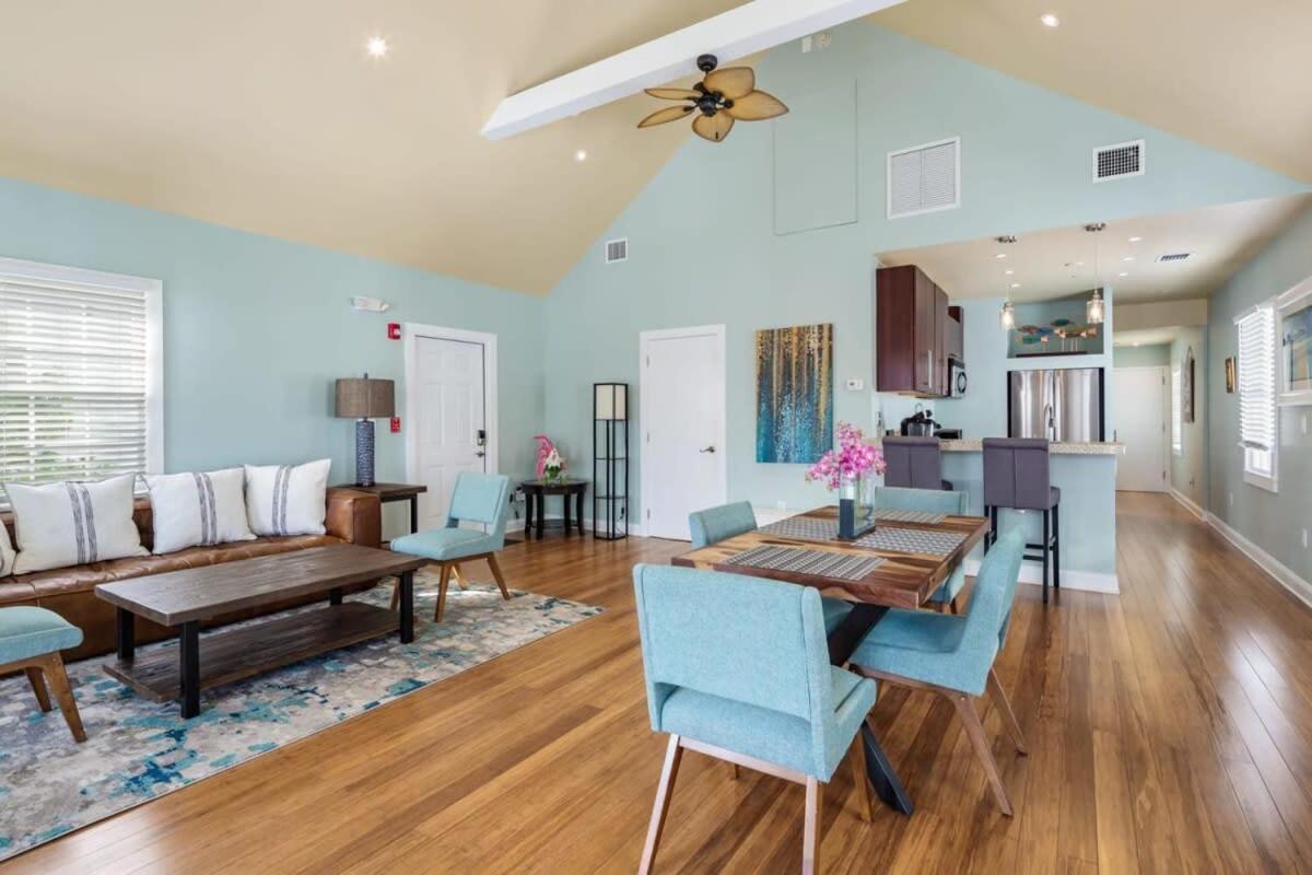 Sky Suite On Duval view 4
