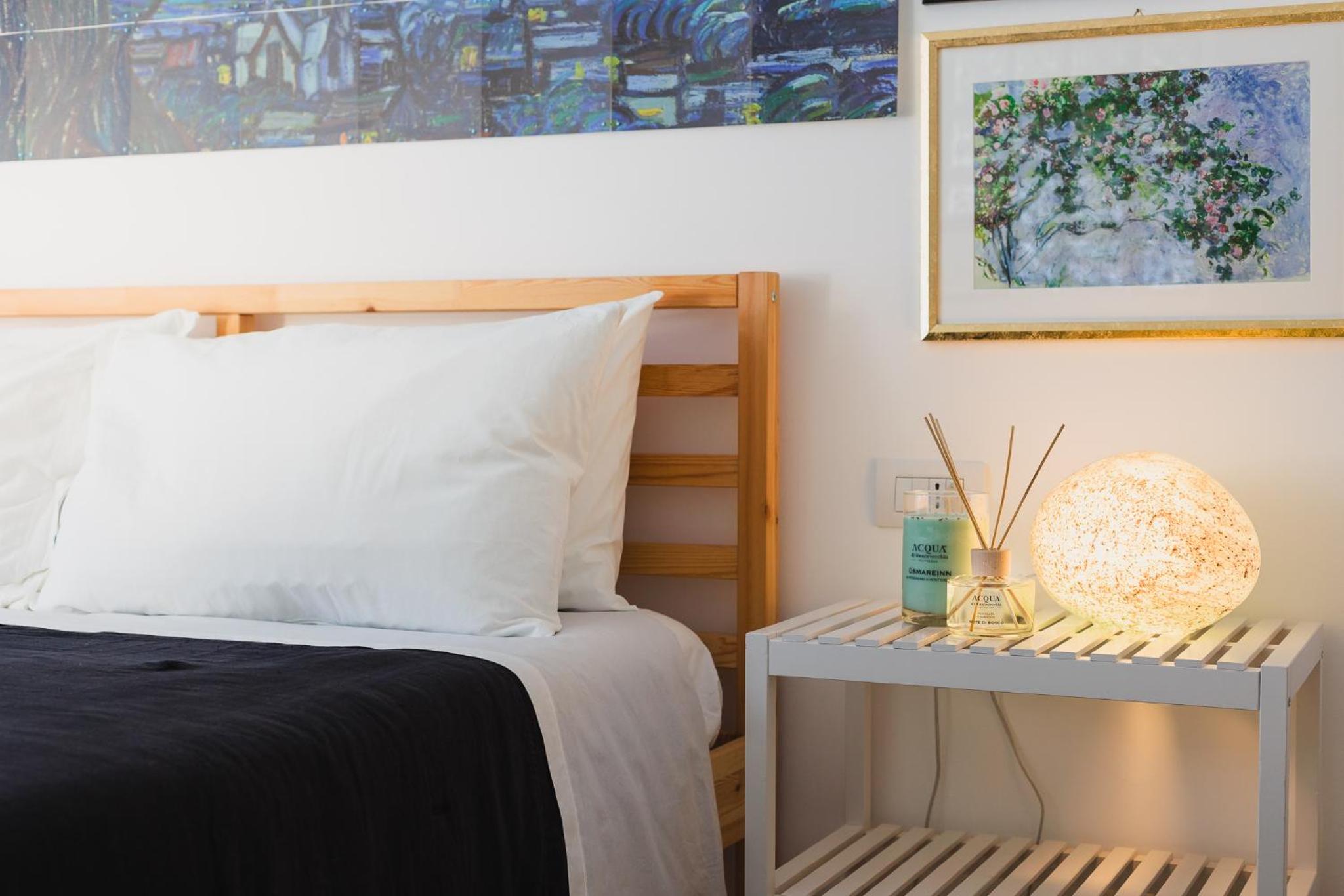 Aria Bellagio - Boutique Lake View Apt - Free Parking & Late Check-out 12pm view 3