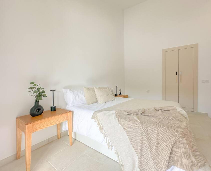 An Unbeatable Location in the Very Centre of Ecija view 3
