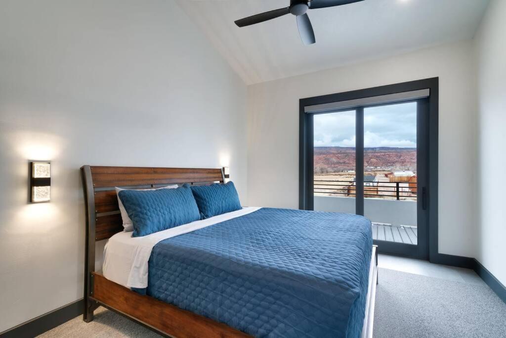 Vizcaya #6 - Moab's Newest Luxury Rental view 2