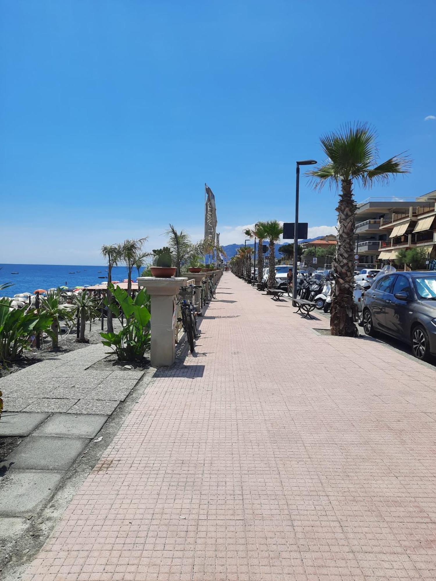 Thetis Apartments