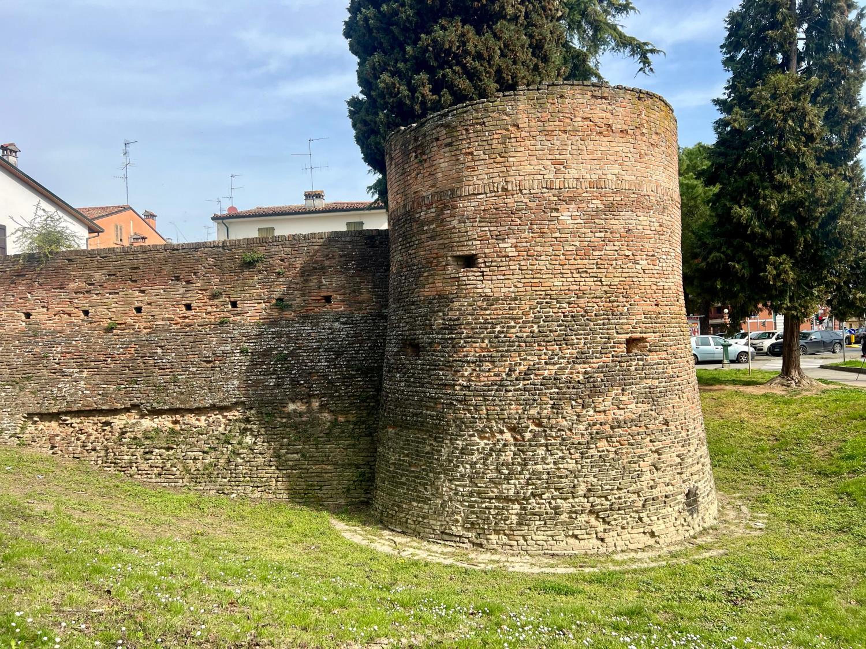 IL TORRIONE casa difronte a grandi giardini view 4