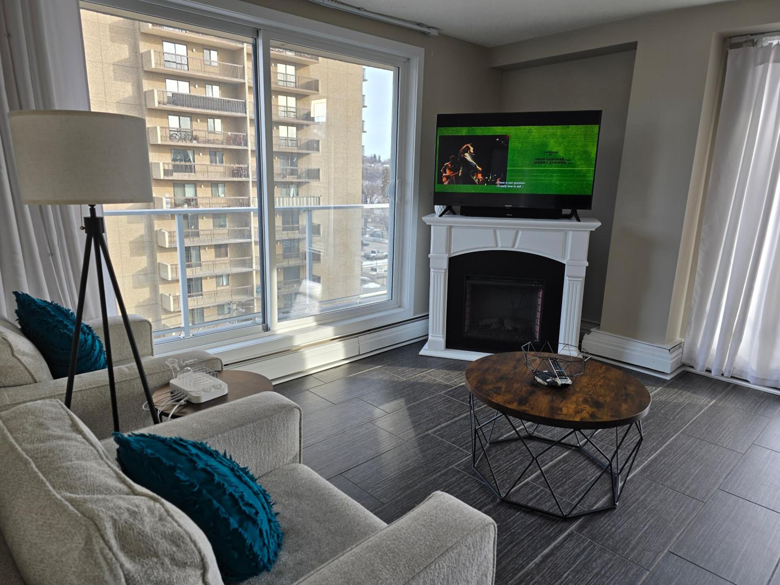 Smart Stylish Downtown Condo- 2 bedrooms