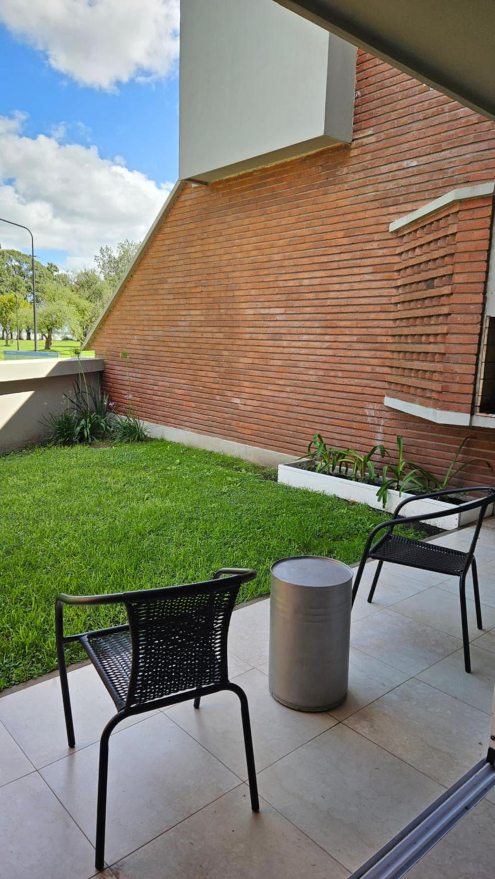 Duplex Magnolia frente a la laguna