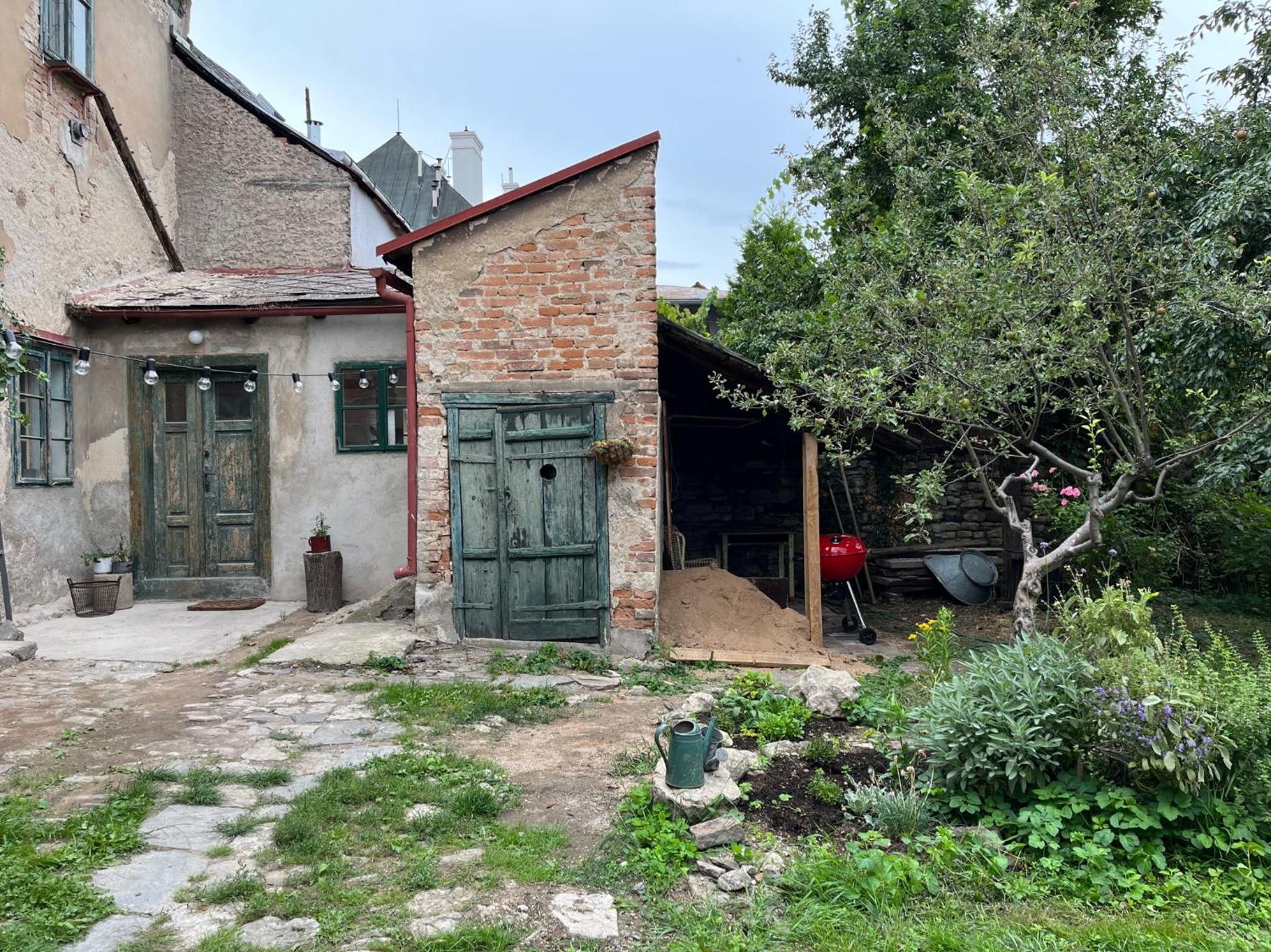 Central house with private garden