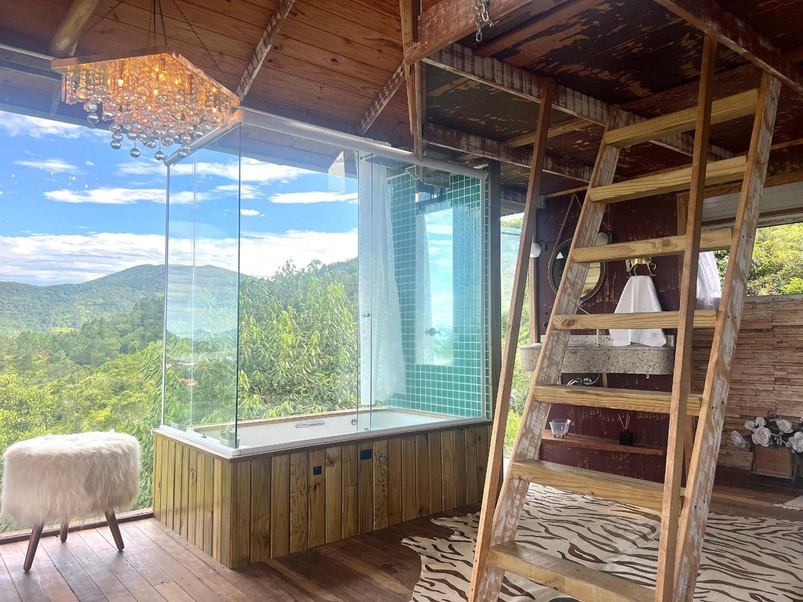 Vista incrível! Chalé com hidromassagem! FU01I